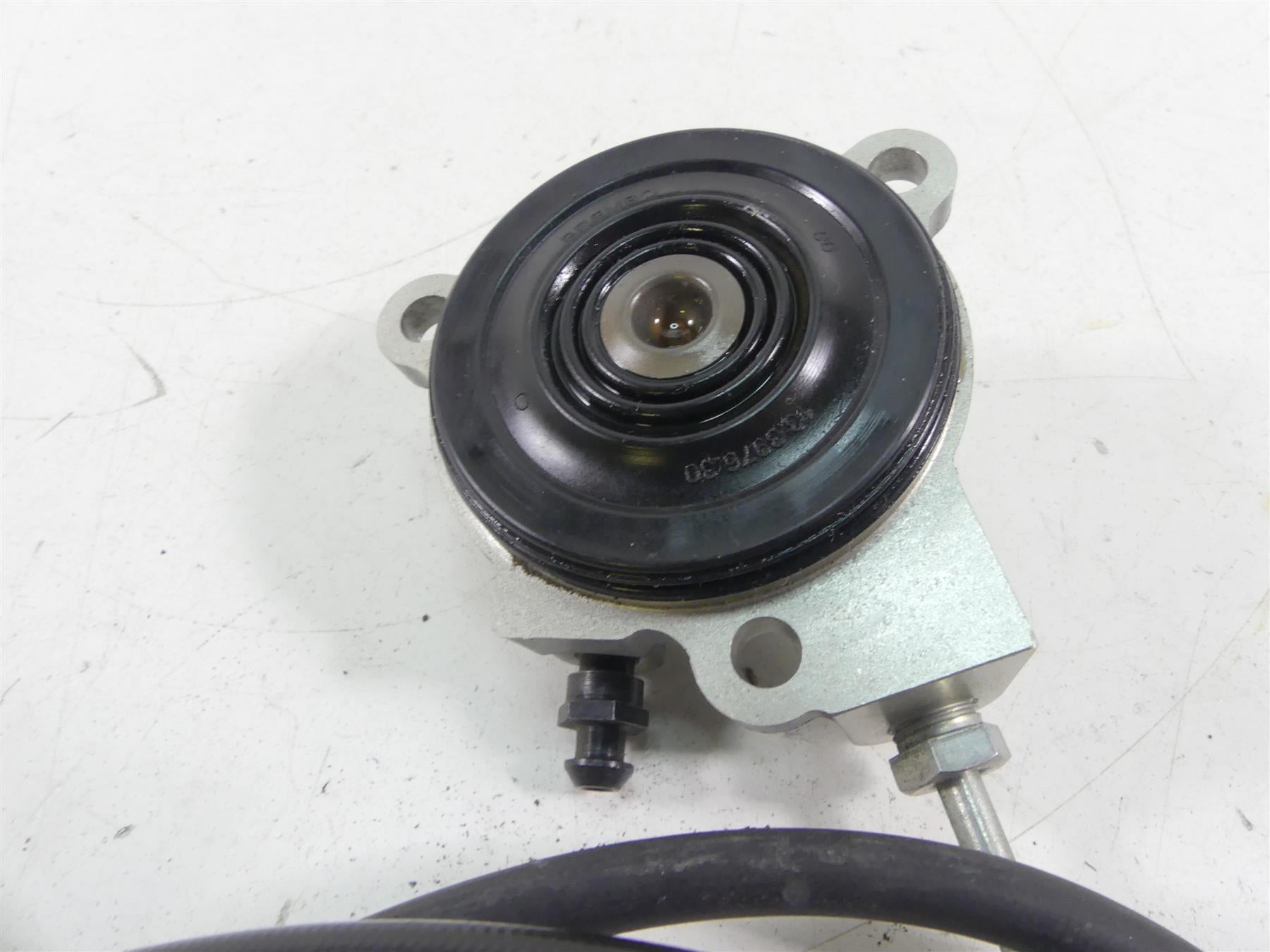 2017 Harley Touring FLHTKL Electra Glide Slave Cylinder Clutch Line 37200131 {{ shop.shopifyCountryName }} - Mototech271