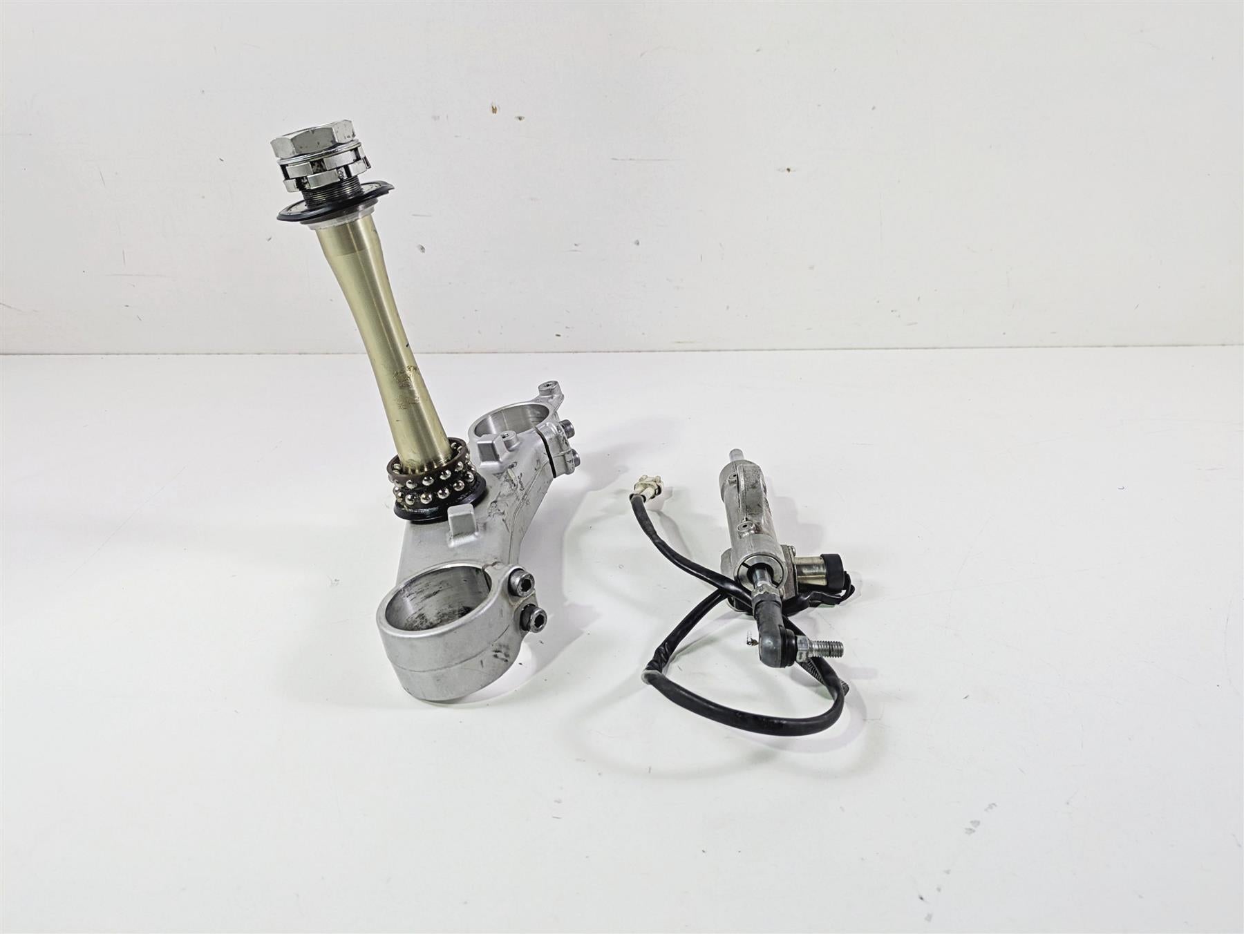 2014 Yamaha YZFR1 R1 RN22 Lower Triple Tree & Steering Damper 14B-23340-00-00 {{ shop.shopifyCountryName }} - Mototech271