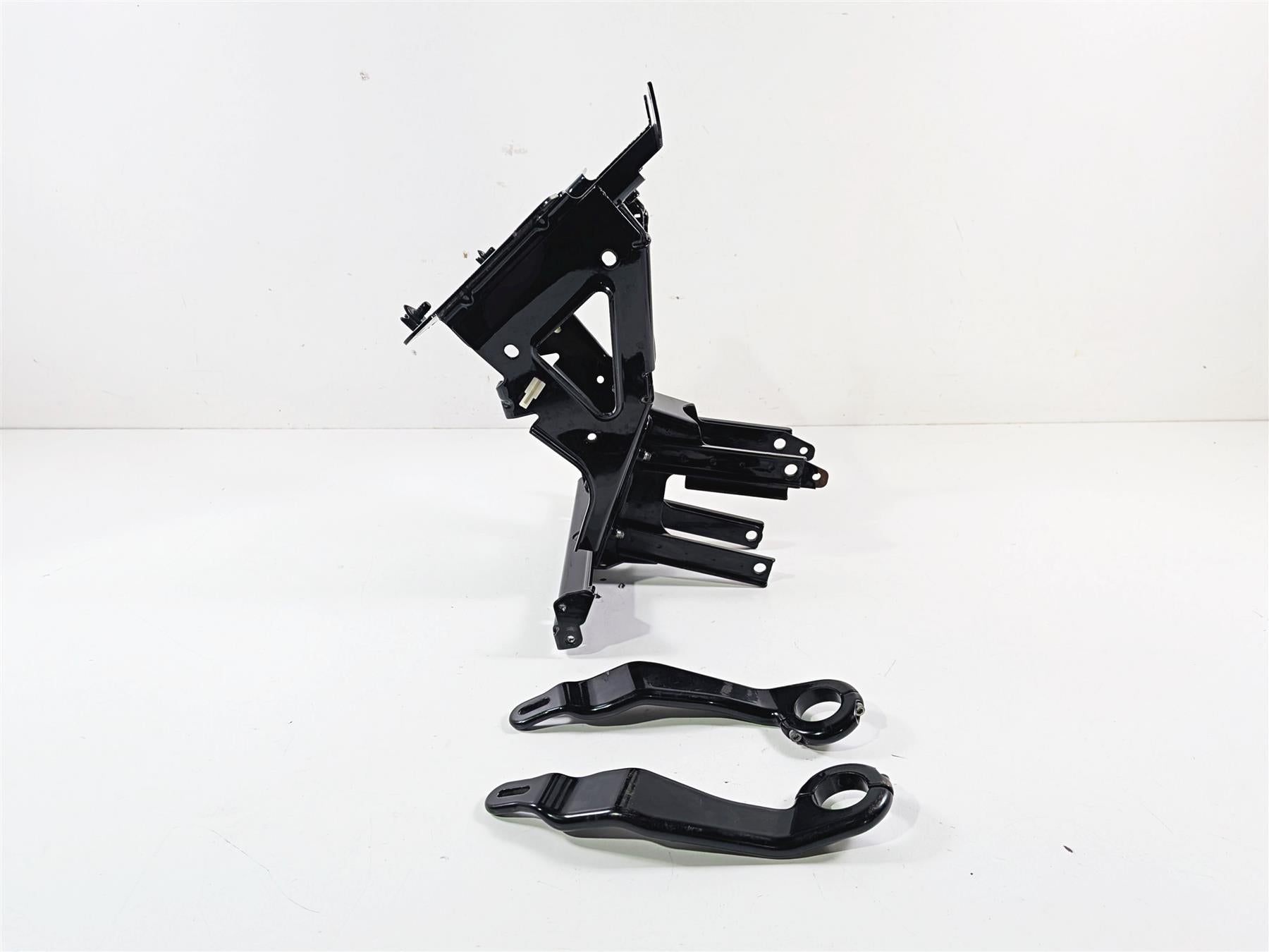 2020 Harley Touring FLTRK Road Glide Front Fairing Support Mount Set 47200217 {{ shop.shopifyCountryName }} - Mototech271