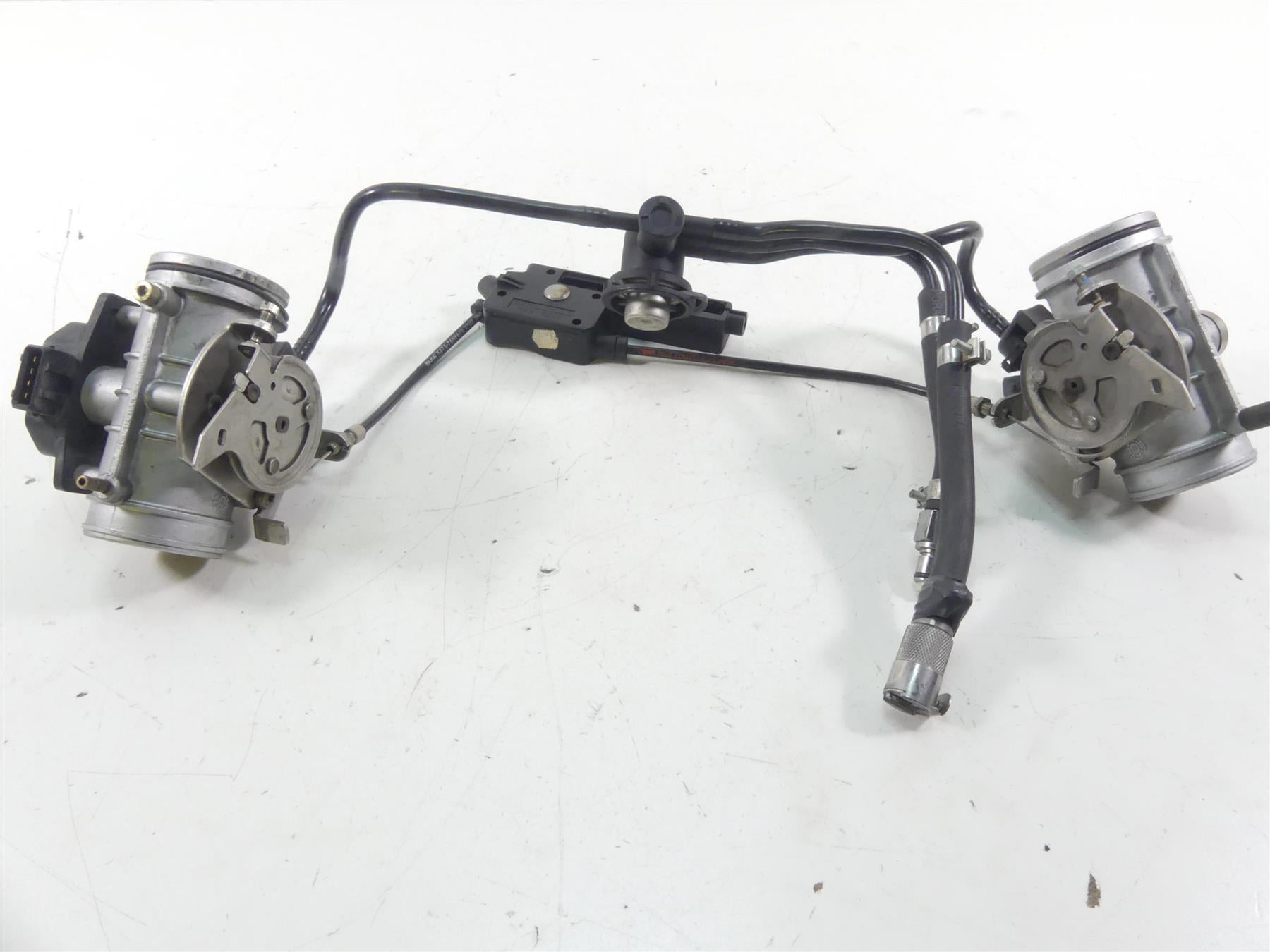 2003 BMW R1150 GS R21 Throttle Body Set & Junction Box 13541342495 13541342496