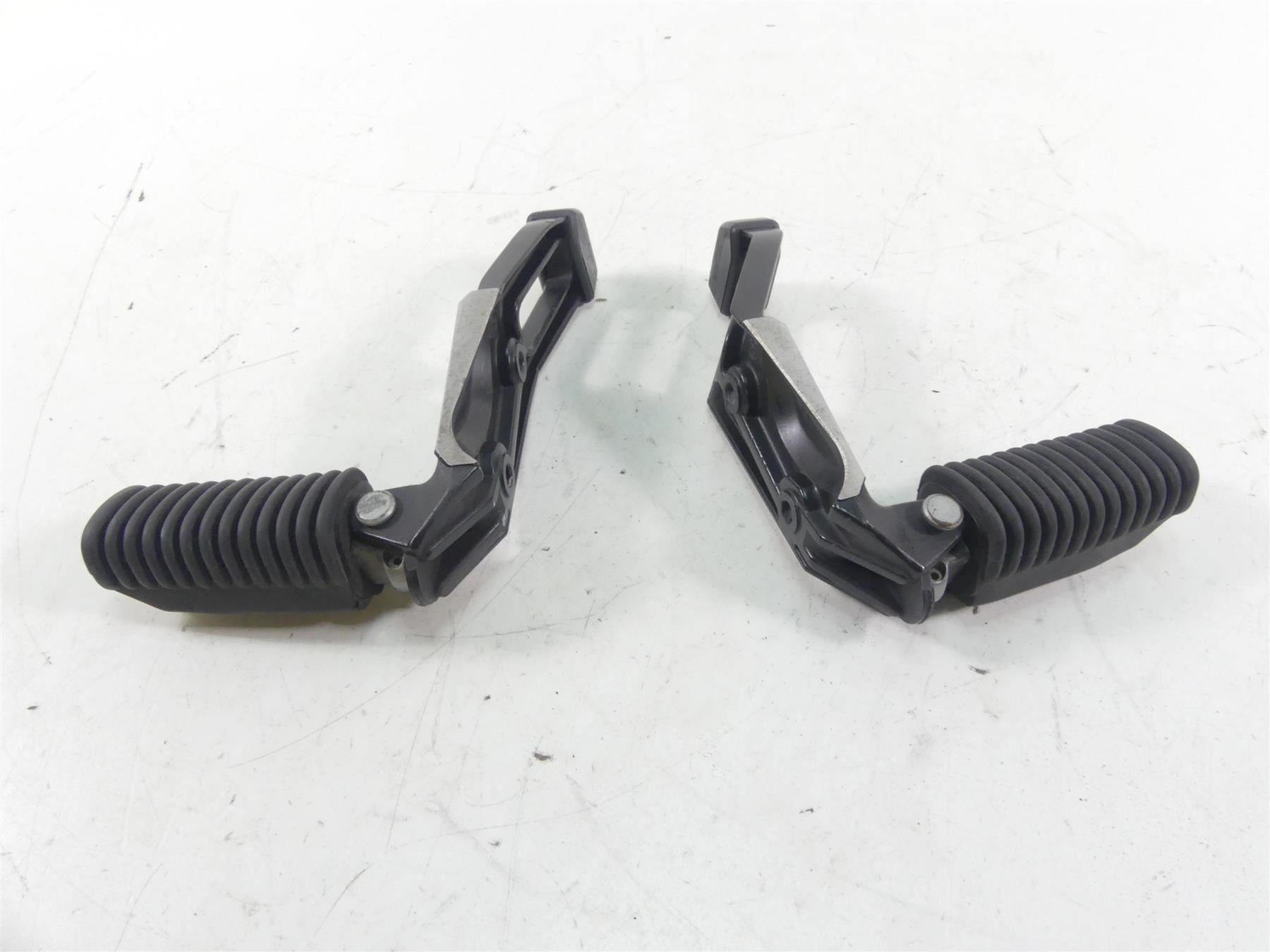 1999 BMW R1100 GS 259E Passenger Footpeg Foot Peg Set 46712314761 46712314762 {{ shop.shopifyCountryName }} - Mototech271