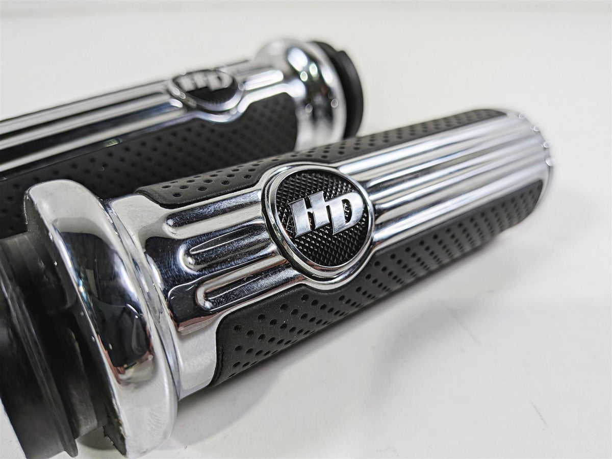 2017 Harley Touring FLHXS Street Glide Defiance Chrome Rubber Hand Grips 56100158 {{ shop.shopifyCountryName }} - Mototech271