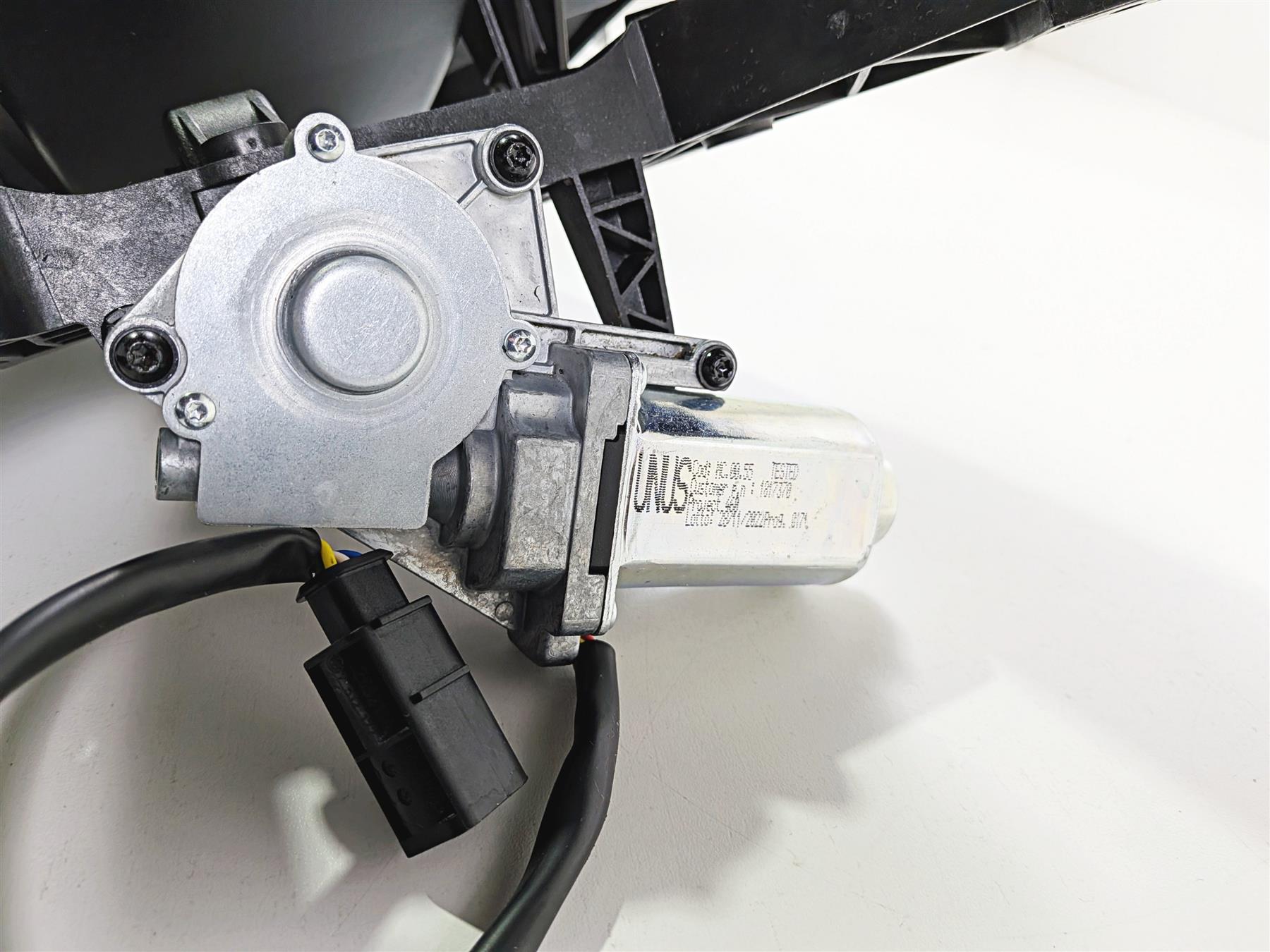 2023 BMW R1250RT RTP K52 Windshield Mount & Adjustment Motor 46638394399 {{ shop.shopifyCountryName }} - Mototech271