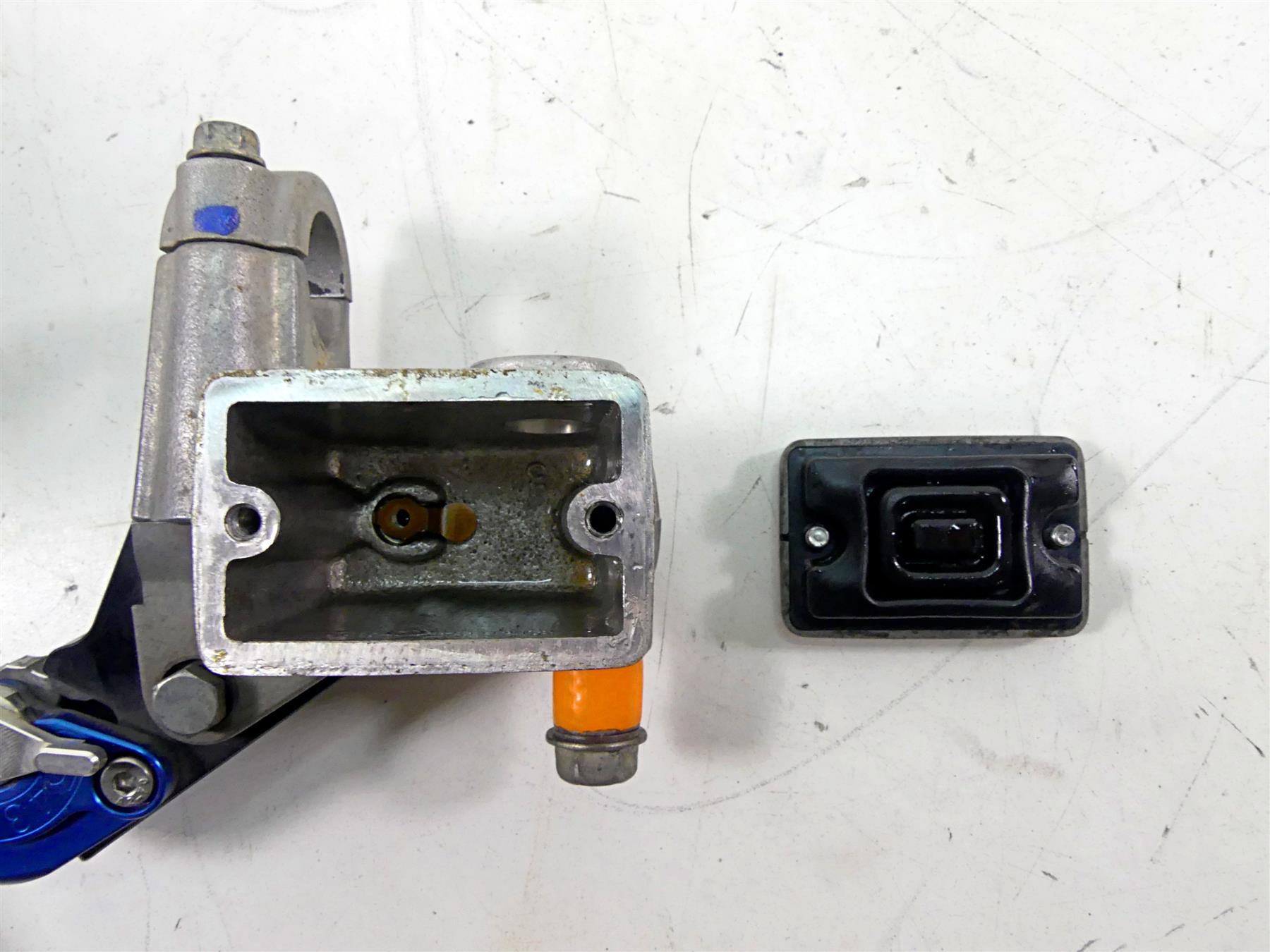 2017 Yamaha YFM Raptor 700R SE Front 1/2 Brake Master Cylinder 5D3-2583T-02-00 {{ shop.shopifyCountryName }} - Mototech271