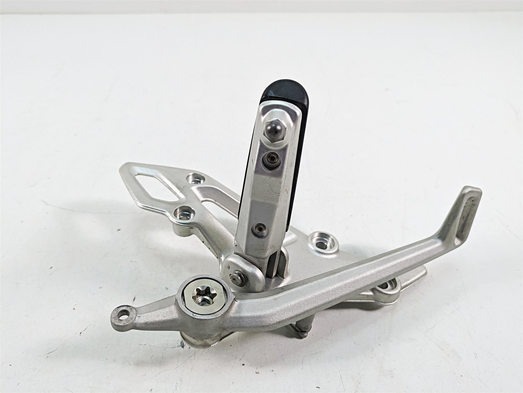 2016 BMW R1200R K53 Right Rider Footpeg & Brake Pedal Lever Set 46718540797 {{ shop.shopifyCountryName }} - Mototech271