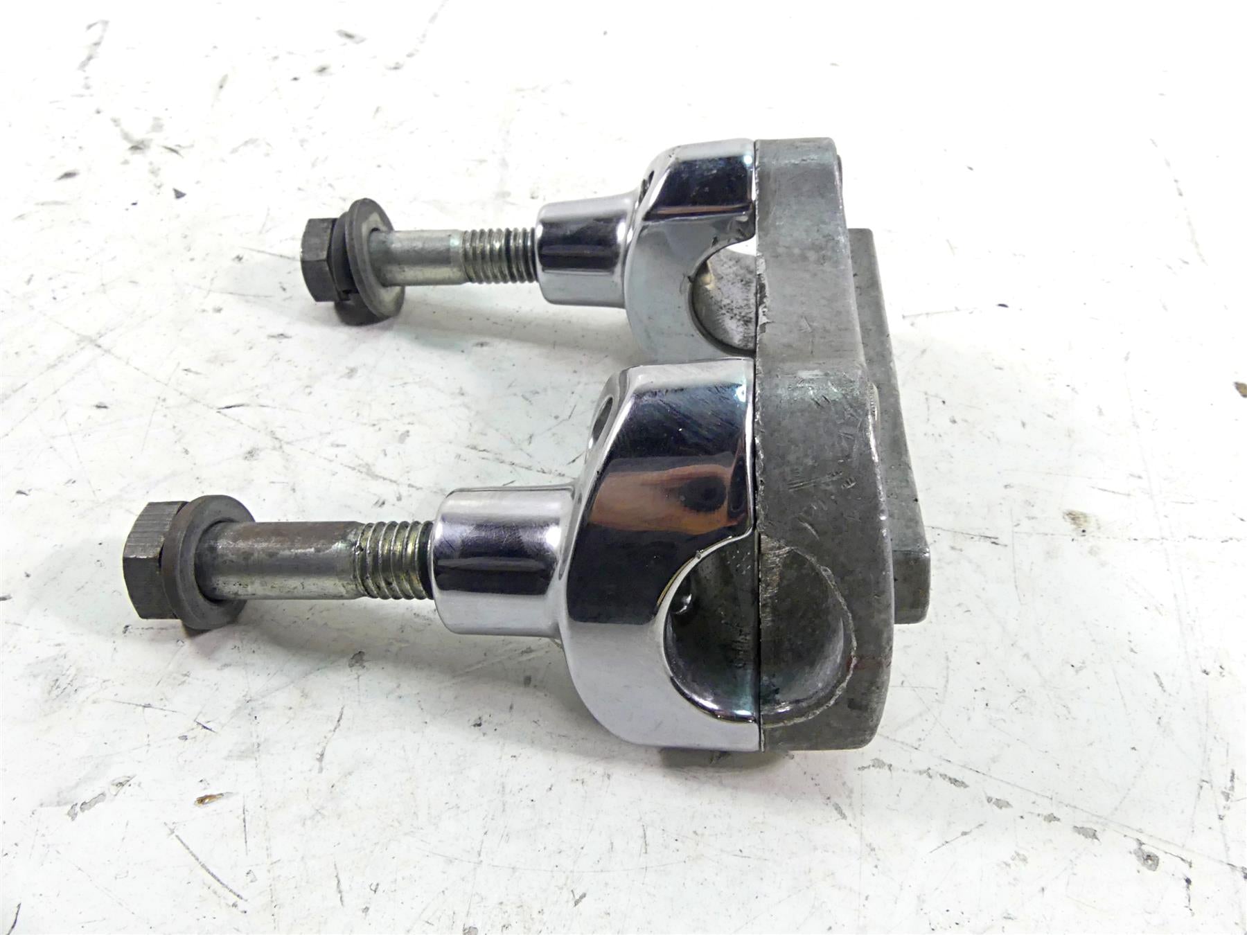 1979 Harley Sportster XLS1000 Roadster Handlebar Mount Riser 55902-79 55900-79 {{ shop.shopifyCountryName }} - Mototech271