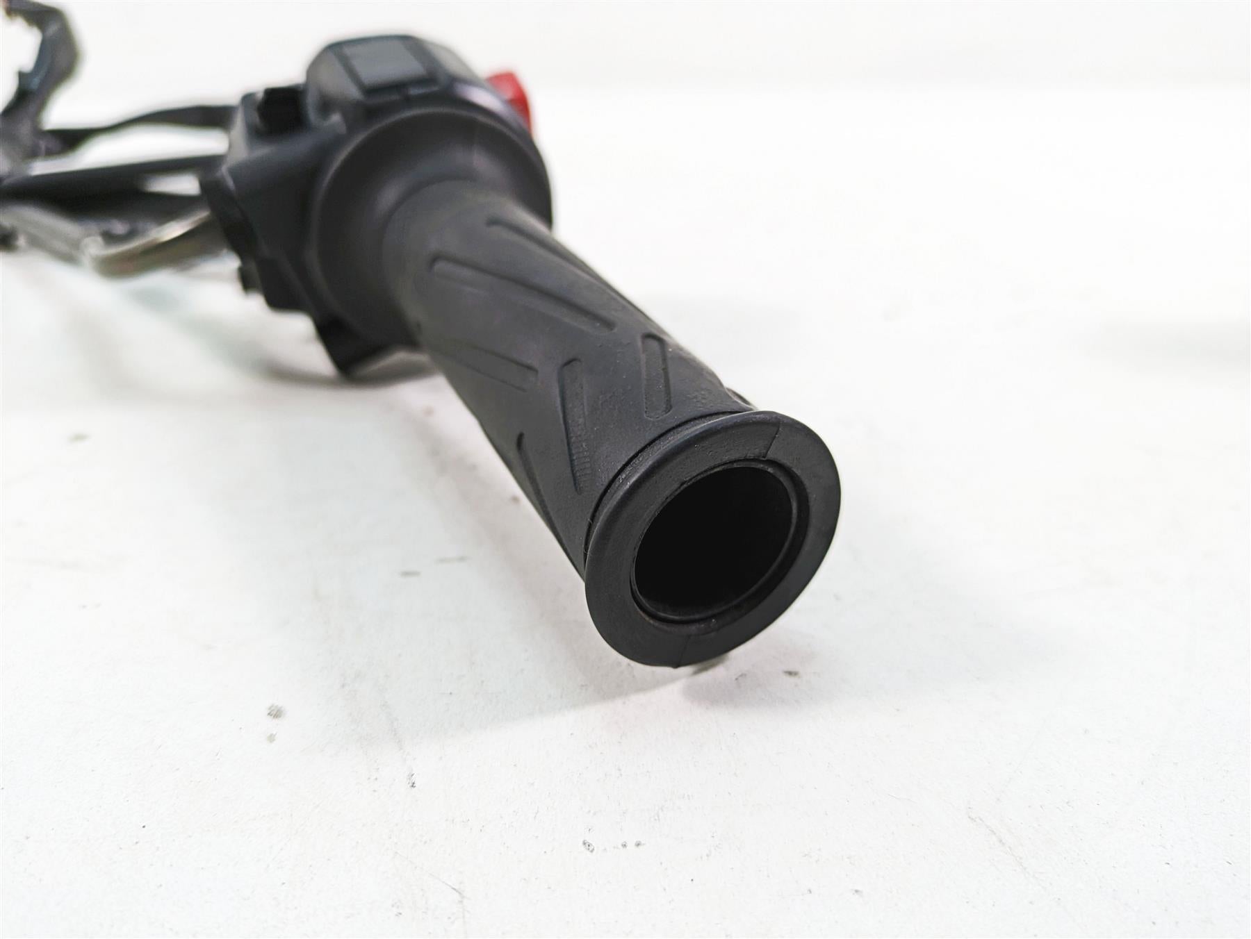 2002 Yamaha FZ1 FZS1000 Fazer Right Hand Control Switch - Read 5LV-83975-01-00 {{ shop.shopifyCountryName }} - Mototech271