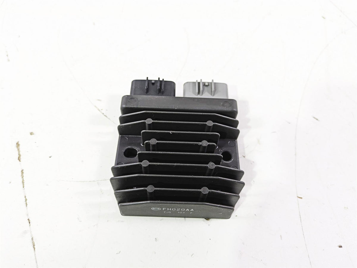 2019 Triumph Speed Triple RS 1050 Rectifier Voltage Regulator T1300675 FH020AA {{ shop.shopifyCountryName }} - Mototech271