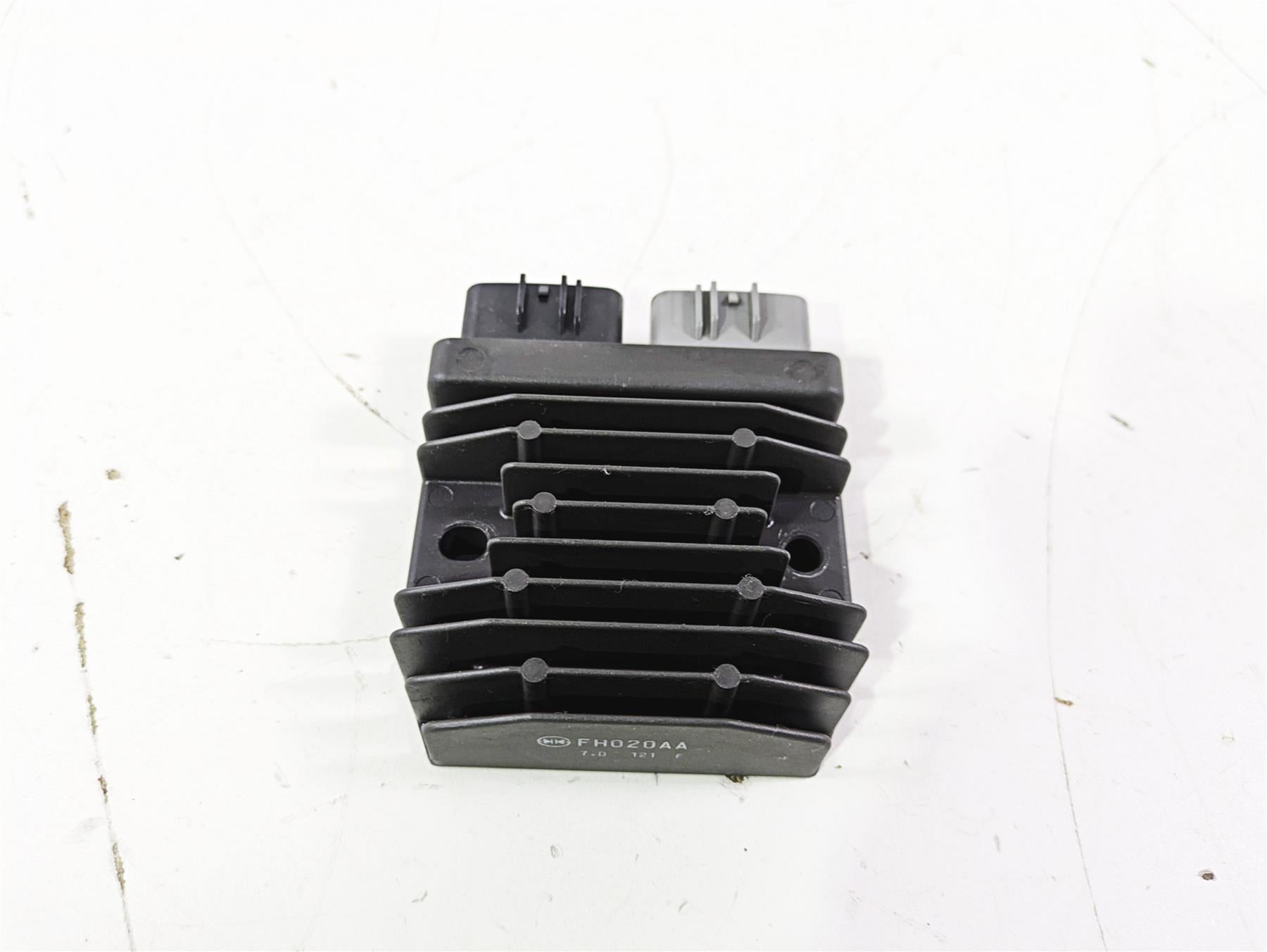 2019 Triumph Speed Triple RS 1050 Rectifier Voltage Regulator T1300675 FH020AA {{ shop.shopifyCountryName }} - Mototech271