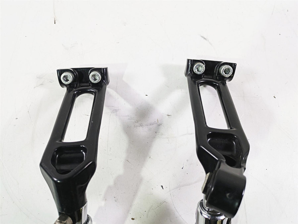2006 Harley VRSCR Street V-Rod Passenger Footpeg Rest Set R 51087-06 L 51088-06 {{ shop.shopifyCountryName }} - Mototech271