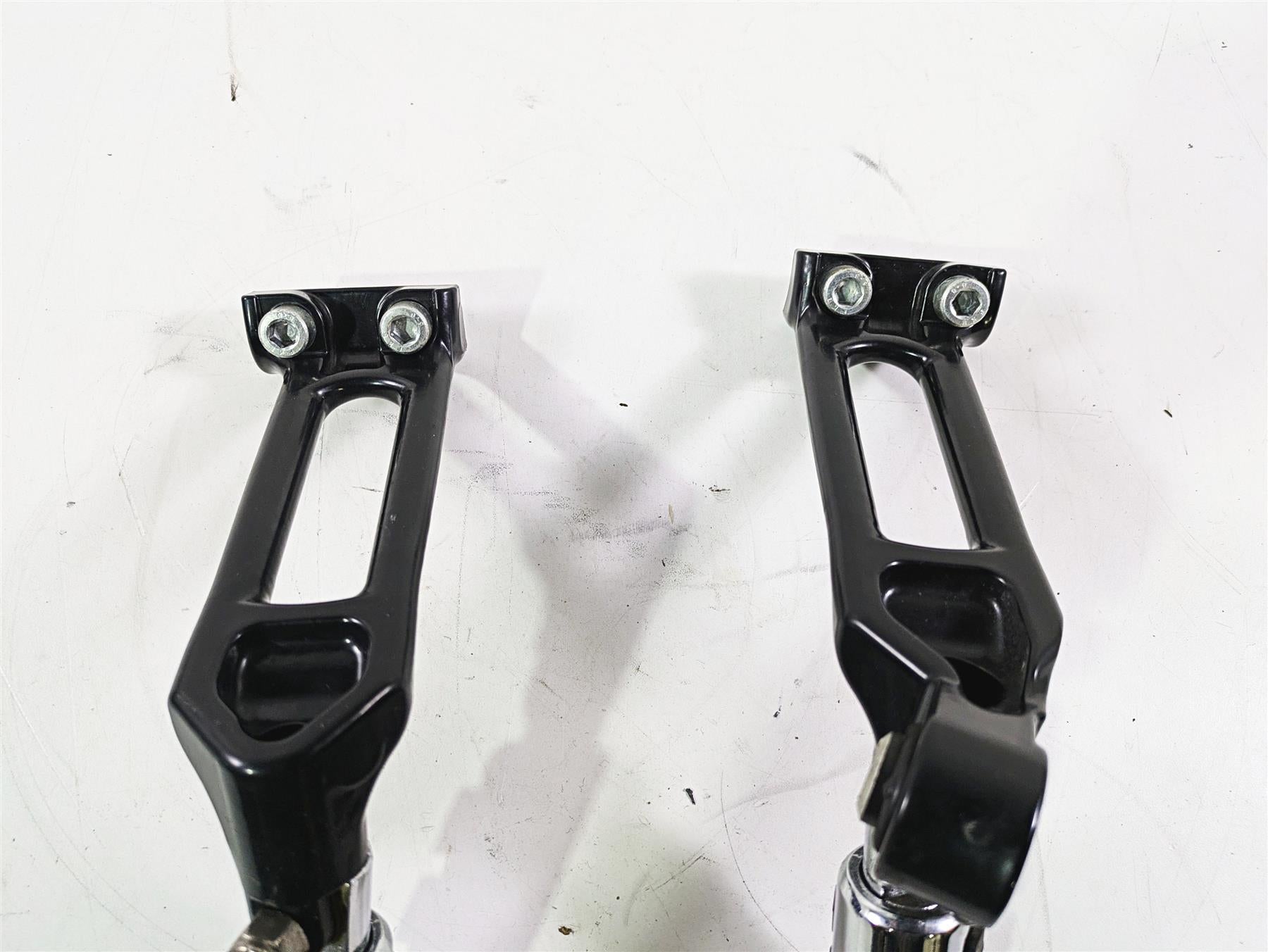 2006 Harley VRSCR Street V-Rod Passenger Footpeg Rest Set R 51087-06 L 51088-06 {{ shop.shopifyCountryName }} - Mototech271