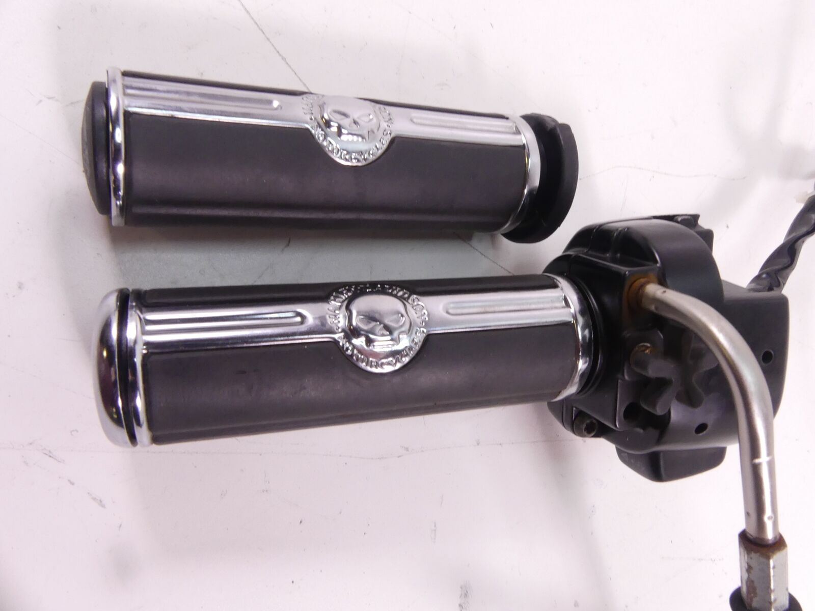 2009 Harley FXDC Dyna Super Glide Right Control Switch Start Kill Grips 71684-06 {{ shop.shopifyCountryName }} - Mototech271