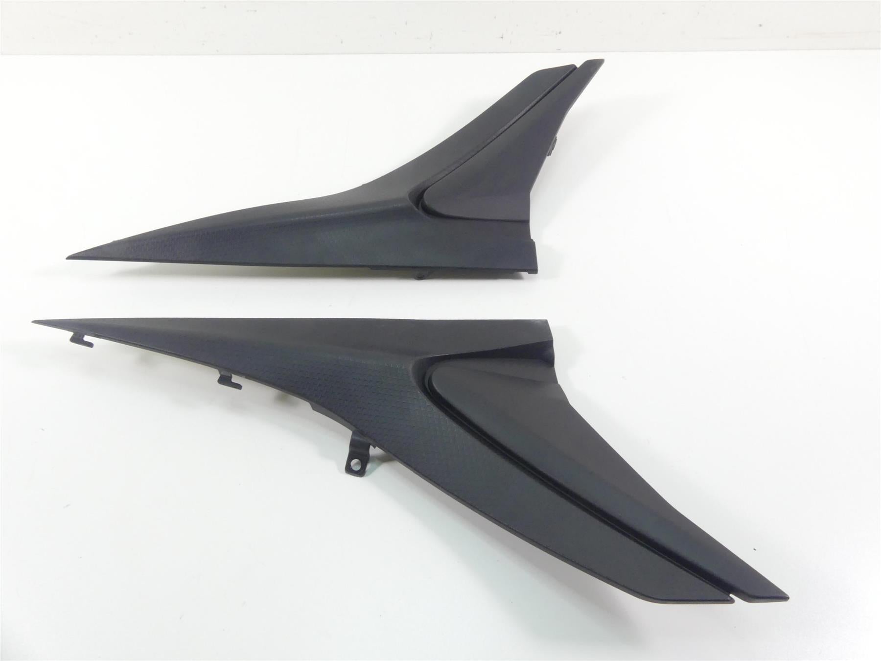 2021 Aprilia Tuono 660 RS660 Under Seat Infill Cover Fairings 2B006645 2B006646 {{ shop.shopifyCountryName }} - Mototech271