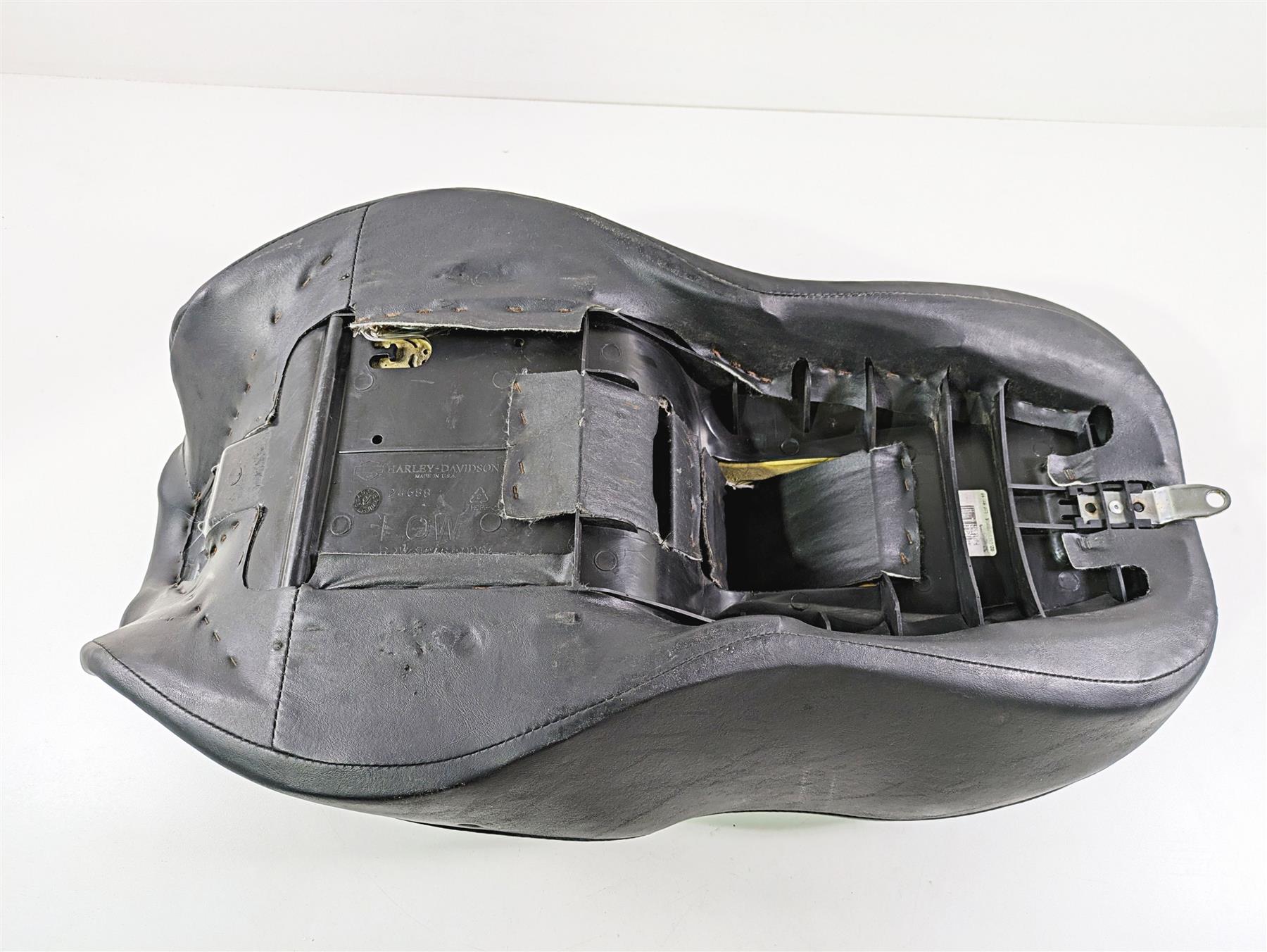 2010 Harley Touring FLHTK Electra Glide Low Seat Saddle 52164-09B {{ shop.shopifyCountryName }} - Mototech271