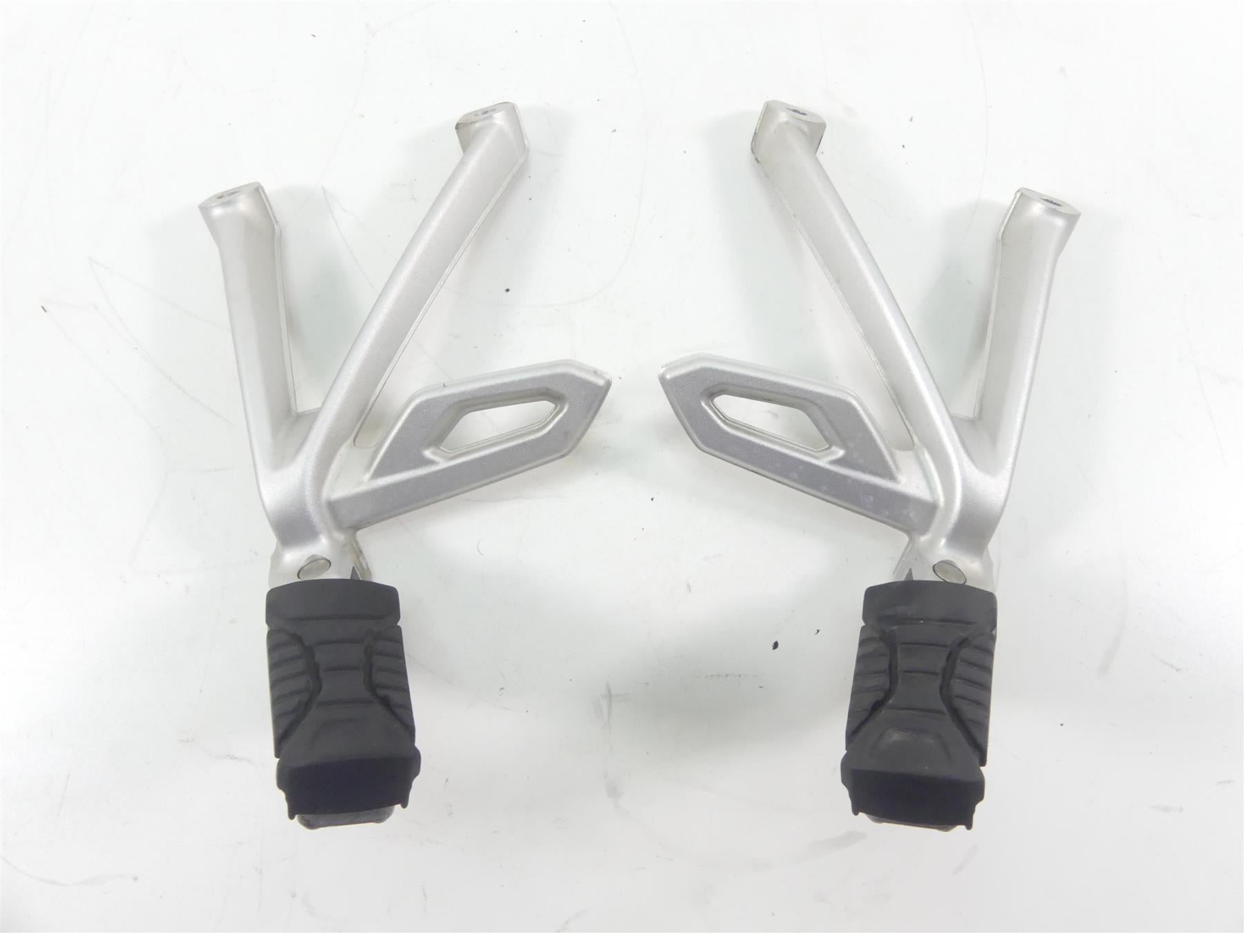 2019 BMW R1250GS K50 Rear Passenger Footpeg Rest Set 46718526741 46718526742 {{ shop.shopifyCountryName }} - Mototech271