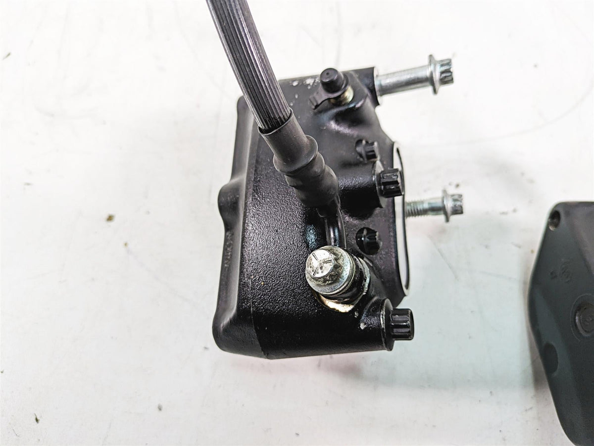 2006 Harley Touring FLHTCUI Electra Glide Front Brake Calipers 44023-00 44046-00 {{ shop.shopifyCountryName }} - Mototech271