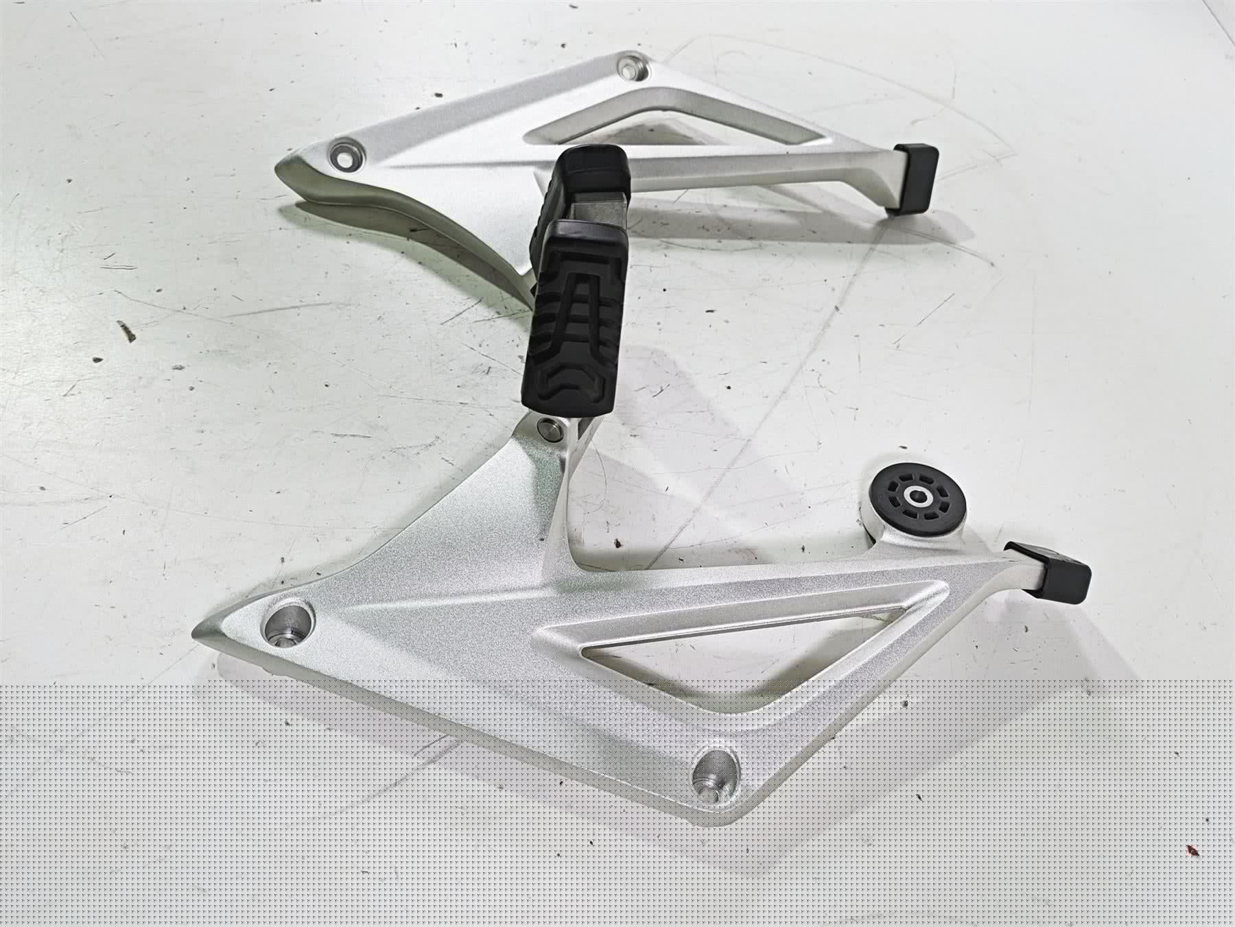 2014 BMW R1200 RT RTW K52 Passenger Footpeg Set 46718534789 46718534790 {{ shop.shopifyCountryName }} - Mototech271