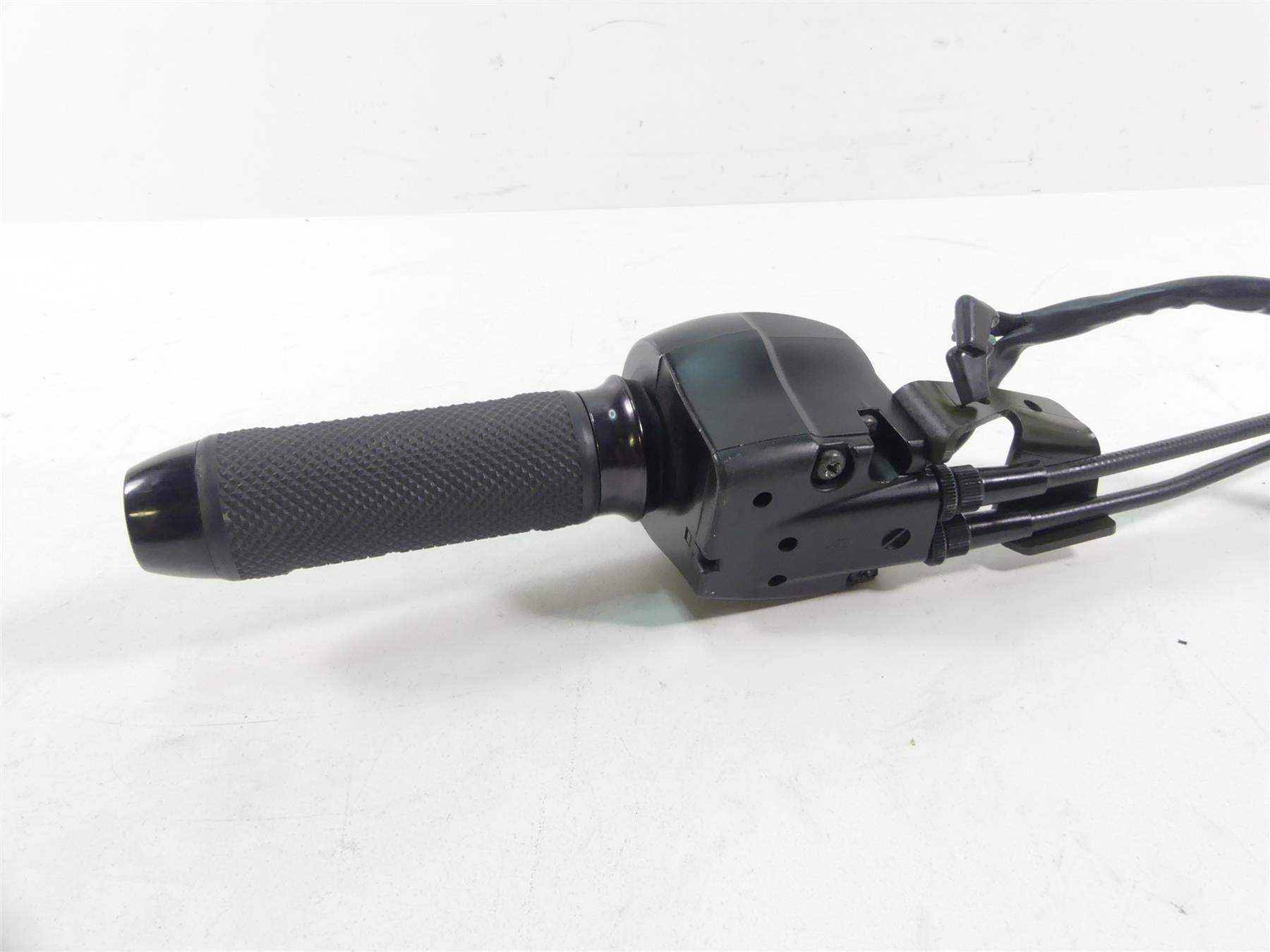 2015 Victory Cross Country 8 Ball Right Control Switch & Performance Machine Grip4011357 {{ shop.shopifyCountryName }} - Mototech271