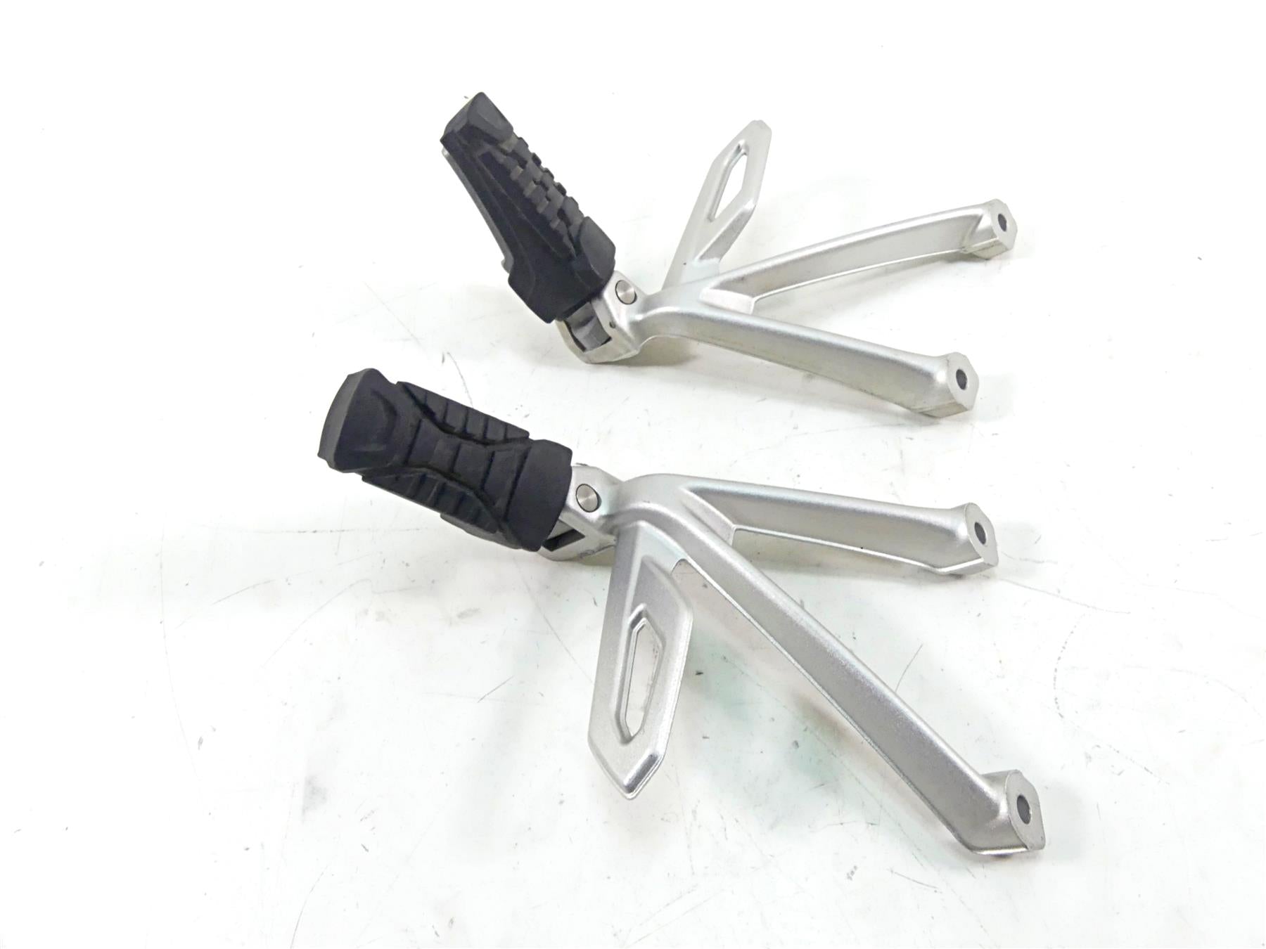 2016 BMW R1200GS Adv K51 Rear Passenger Footpeg Set 46718526741 46718526742 {{ shop.shopifyCountryName }} - Mototech271