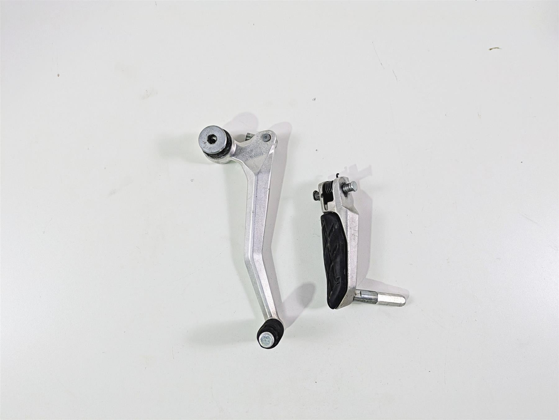 2023 Suzuki GSX1300 RR Hayabusa Left Front Footpeg & Shifter - Read 43521-10L00 {{ shop.shopifyCountryName }} - Mototech271