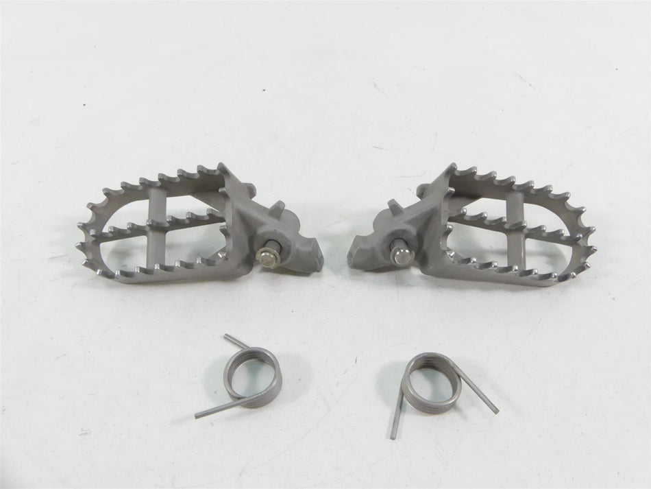 2013 BMW R1200GS K255 Adventure Front Footpeg Foot Peg Rest Set 46717694558 {{ shop.shopifyCountryName }} - Mototech271