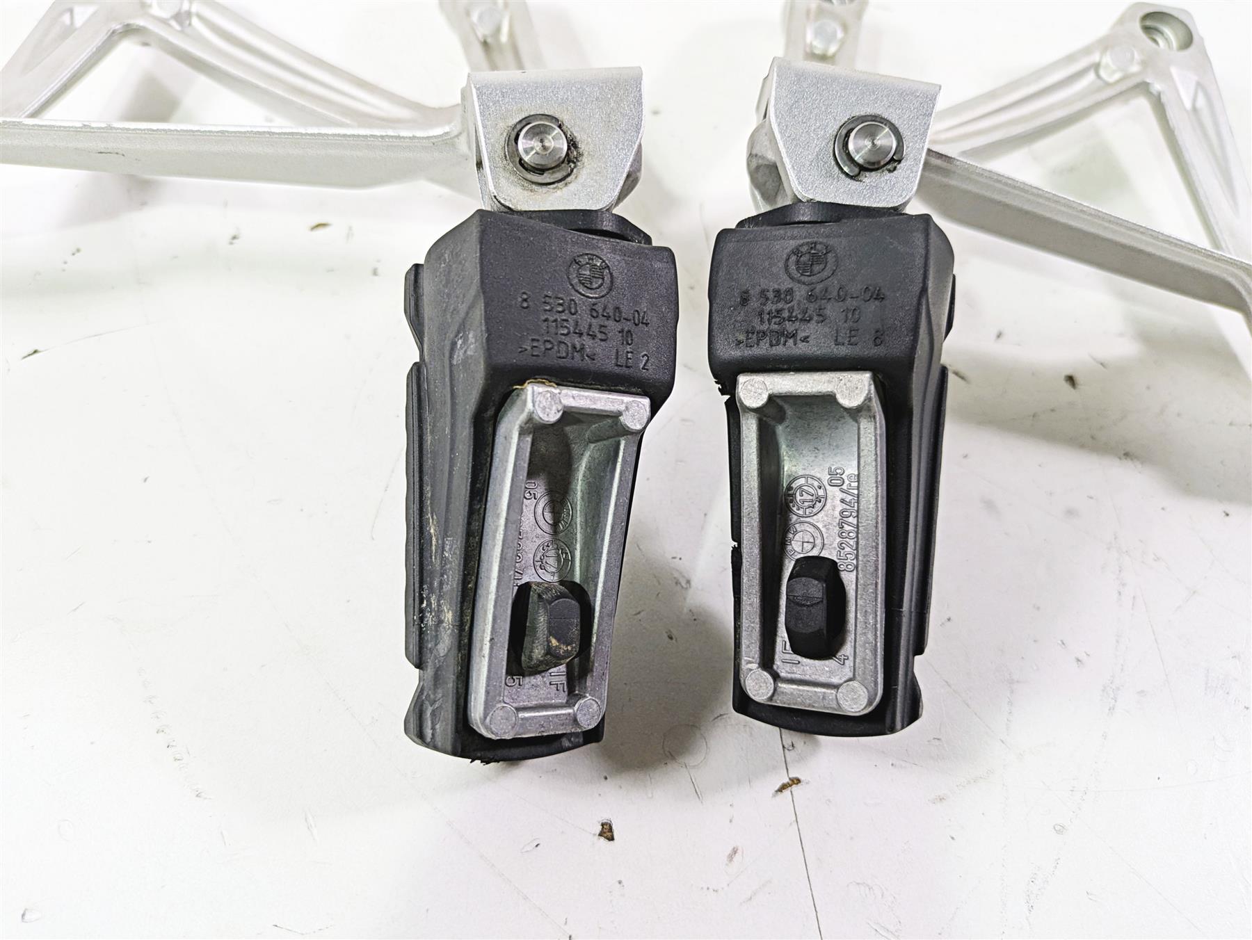 2018 BMW R1200GS GSW K50 Rear Passenger Footpeg Set 46718528793 46718528794 {{ shop.shopifyCountryName }} - Mototech271