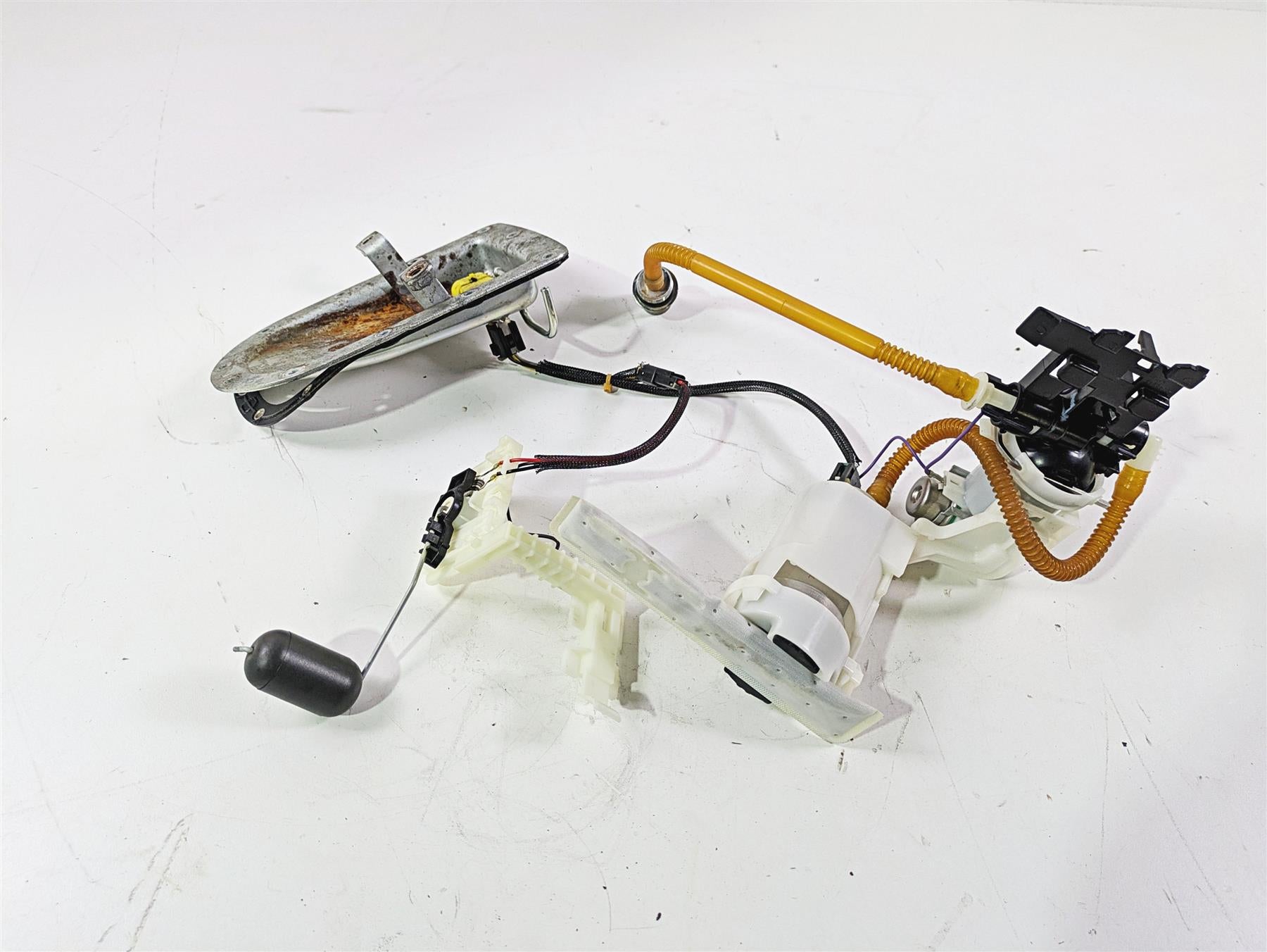 2015 Harley FXDF Dyna Fat Bob Fuel Gas Petrol Pump - Tested 75218-04D 75217-04A {{ shop.shopifyCountryName }} - Mototech271