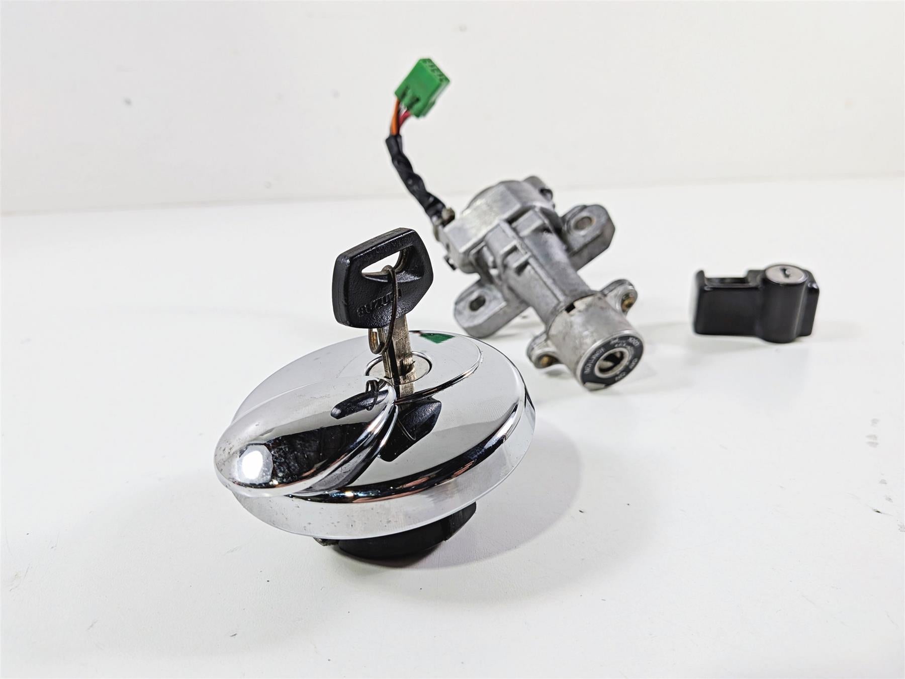 2004 Suzuki VL800 Intruder Volusia Ignition Switch Key Lock Set 37000-41820 {{ shop.shopifyCountryName }} - Mototech271