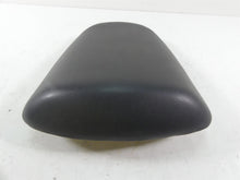 Load image into Gallery viewer, 2001 Kawasaki ZX600J2 ZX6R Ninja Rear Passenger Saddle Seat 53001-1866
