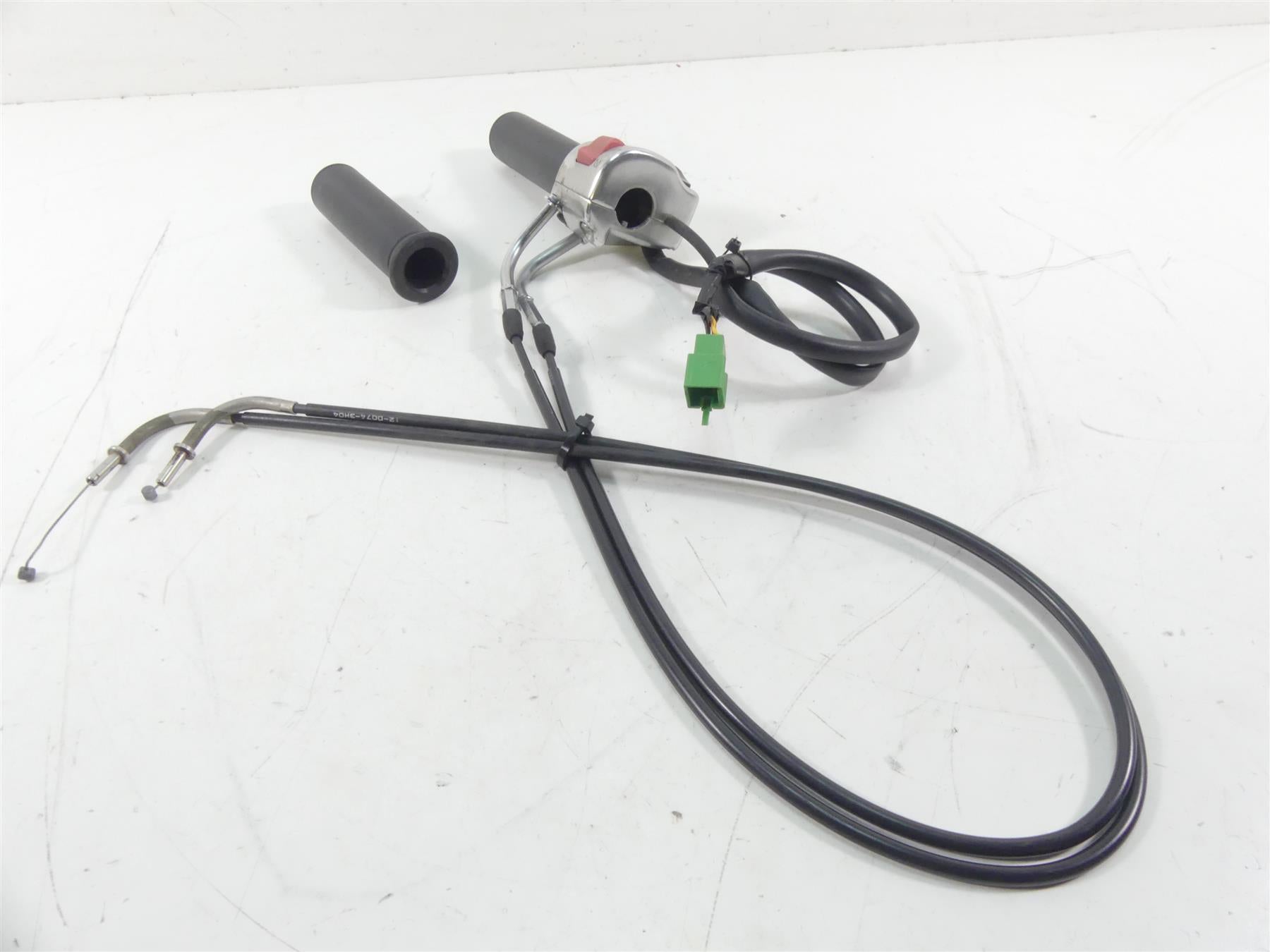 2004 Kawasaki VN1600 Meanstreak Right Hand Control Switch Throttle 46091-0079 {{ shop.shopifyCountryName }} - Mototech271