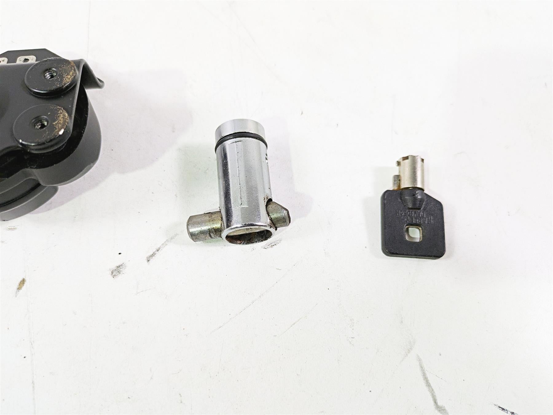 2010 Harley VRSCF Muscle Rod Ignition Switch Key Steering Lock Set 70020-05 {{ shop.shopifyCountryName }} - Mototech271