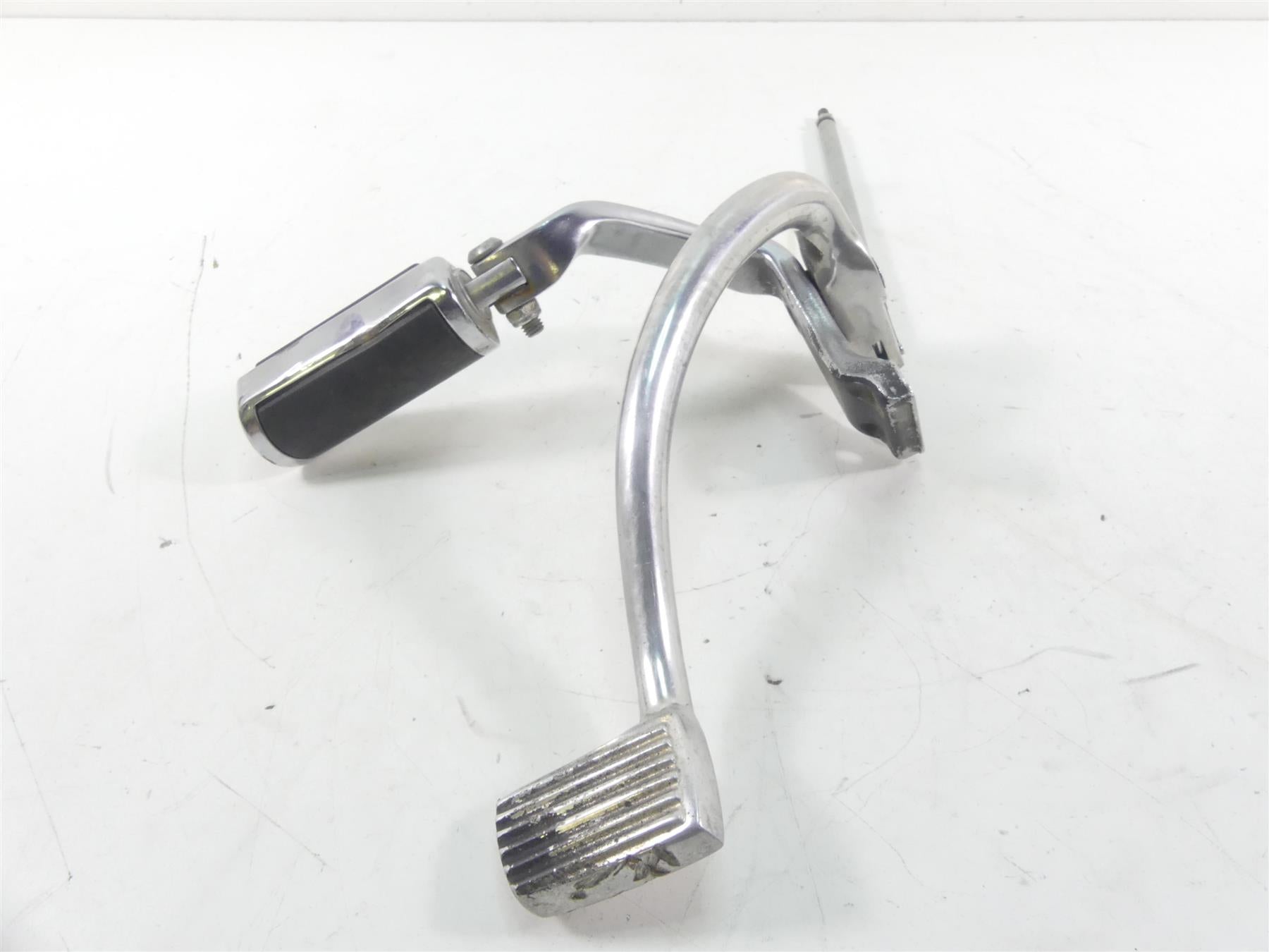 2015 Harley FXDL Dyna Low Rider Right Rider Footpeg Brake Pedal 50666-07 {{ shop.shopifyCountryName }} - Mototech271