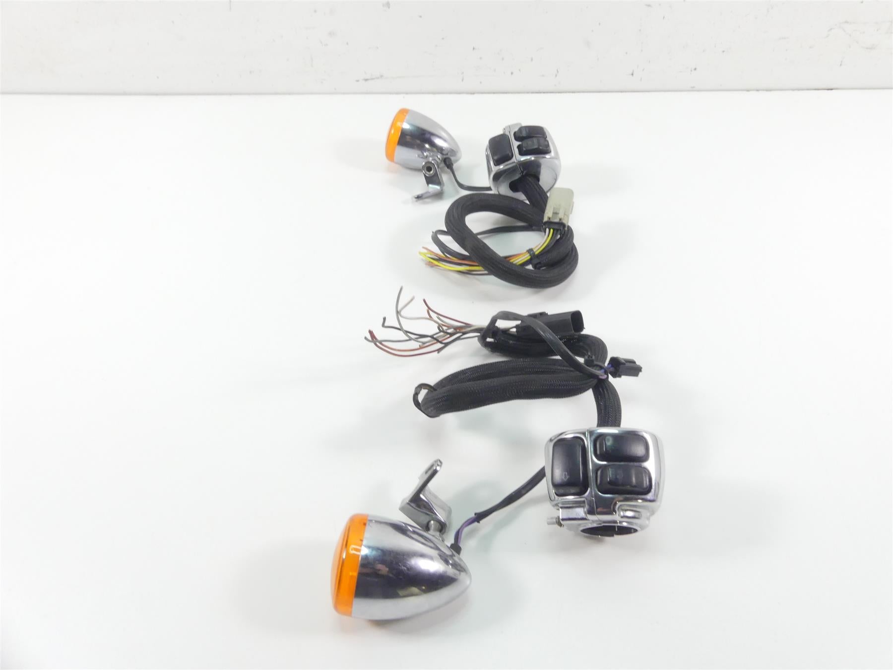 2009 Harley Dyna FXDF SE CVO Fat Bob Chrome Hand Control Switch Set 71682-06A {{ shop.shopifyCountryName }} - Mototech271