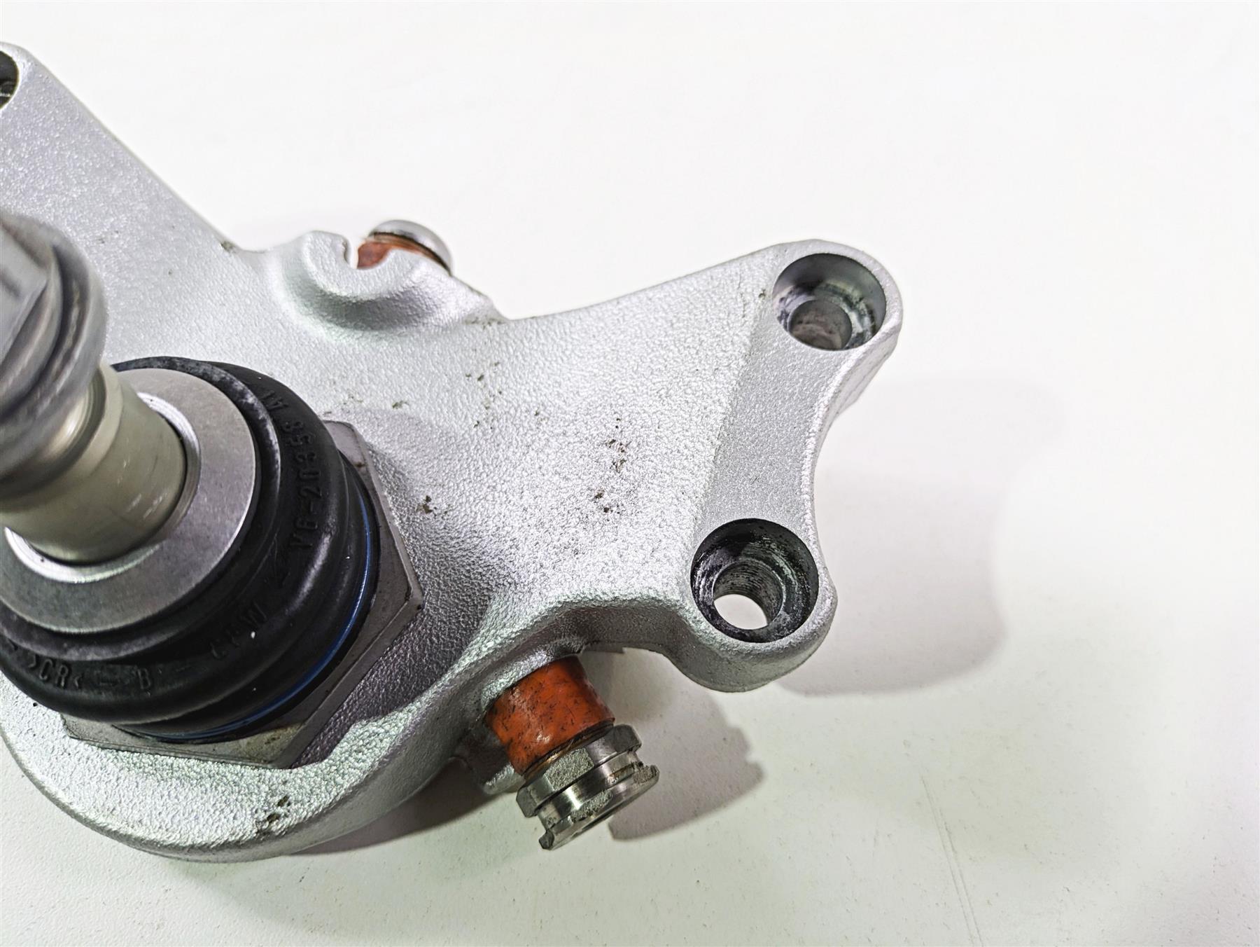 2010 BMW R1200RT K26 Showa Lower Triple Tree Cross & Ball Joint 31427707541 {{ shop.shopifyCountryName }} - Mototech271