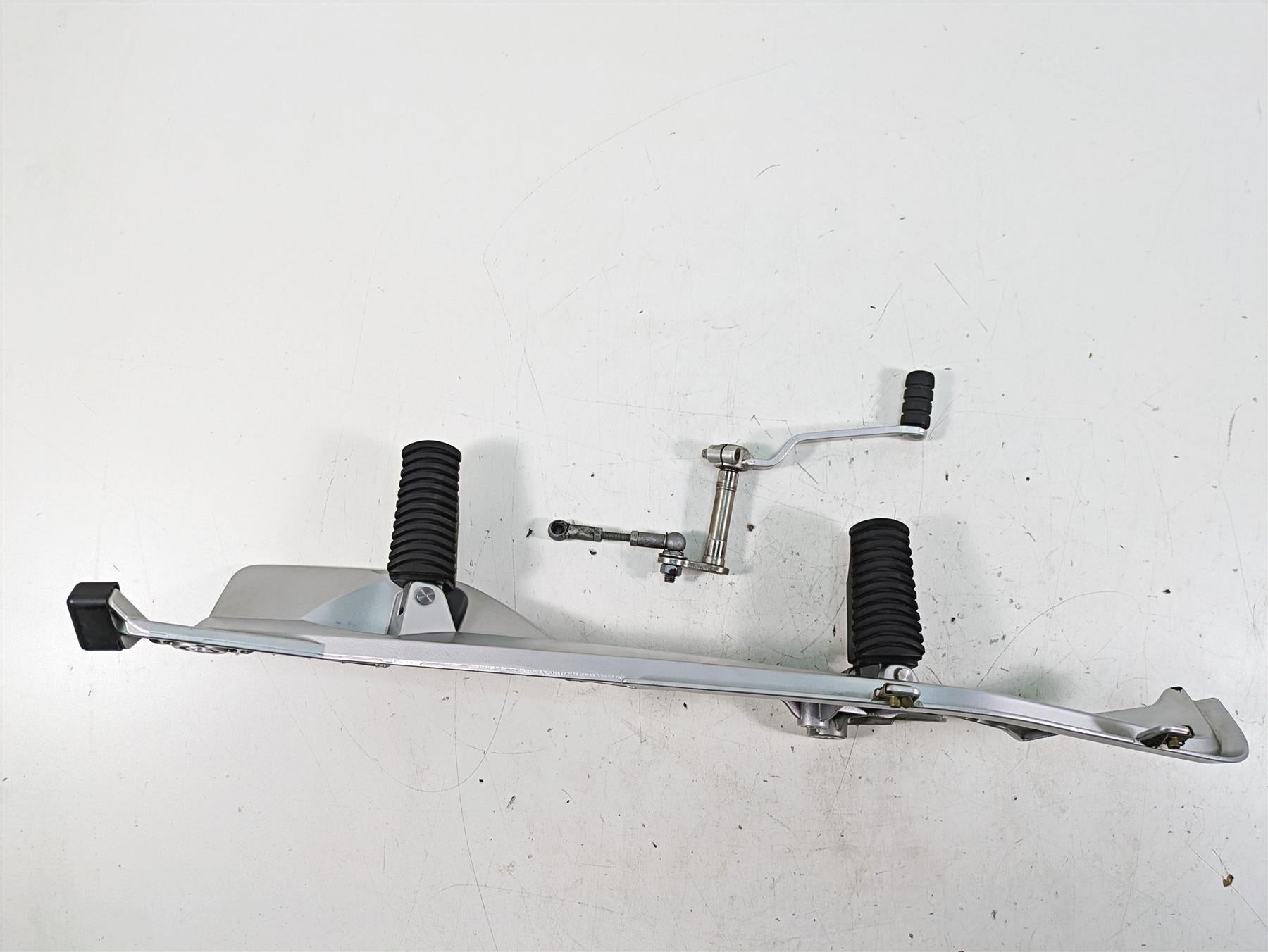 2007 BMW R1200RT K26 Left Front Rear Footpeg Set & Shifter 46717675289 {{ shop.shopifyCountryName }} - Mototech271