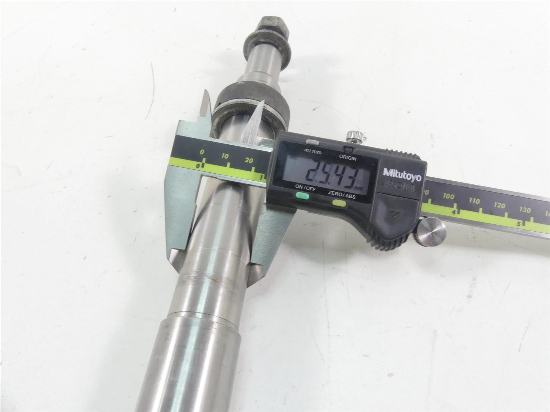 2005 Harley Dyna FXDLI Low Rider Front Axle Wheel Spindle 1" 43758-04 {{ shop.shopifyCountryName }} - Mototech271