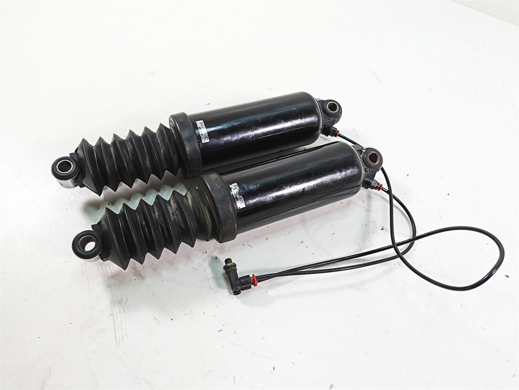 2005 Harley Touring FLHTCUI Electra Glide Rear Air Shock Set - Read 54565-97C {{ shop.shopifyCountryName }} - Mototech271