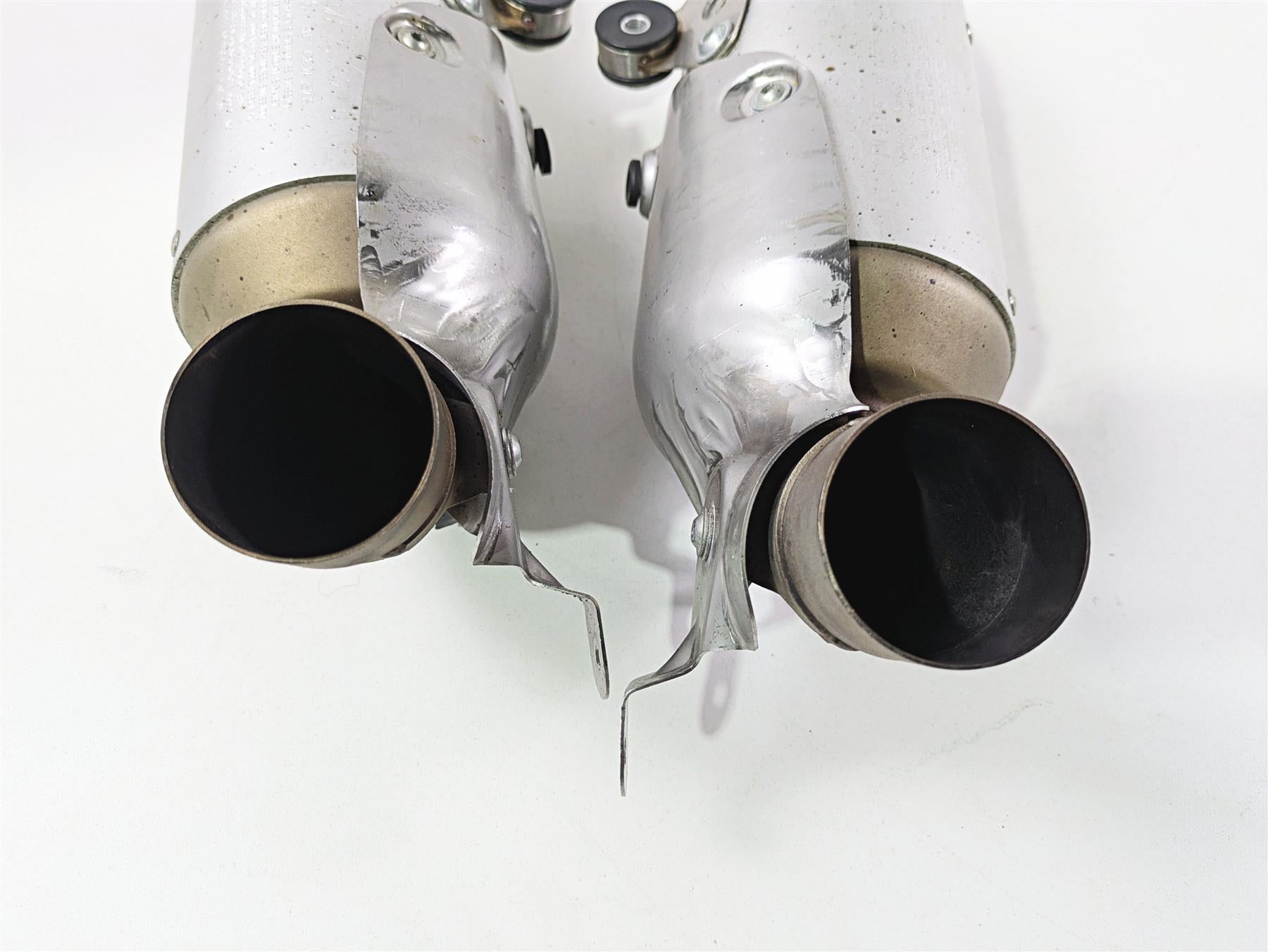 2022 Ducati Hypermotard 950 Exhaust Muffler Silencer Set 57314583A 57414583A {{ shop.shopifyCountryName }} - Mototech271