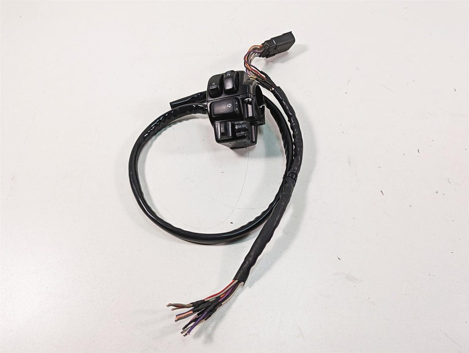 2011 Harley Touring FLTRU Road Glide Right Hand Control Switch - Read 71682-06A {{ shop.shopifyCountryName }} - Mototech271