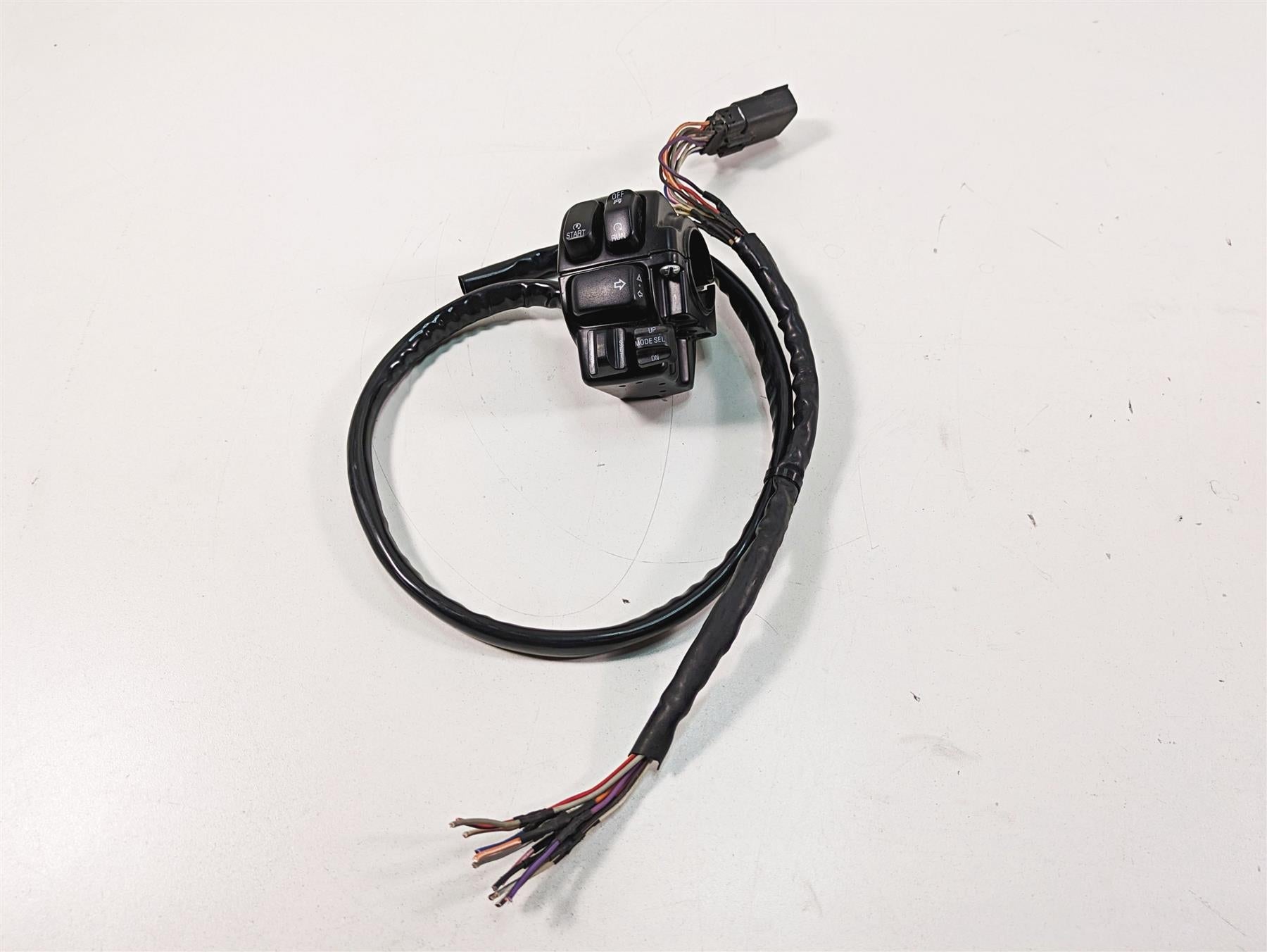 2011 Harley Touring FLTRU Road Glide Right Hand Control Switch - Read 71682-06A | Mototech271