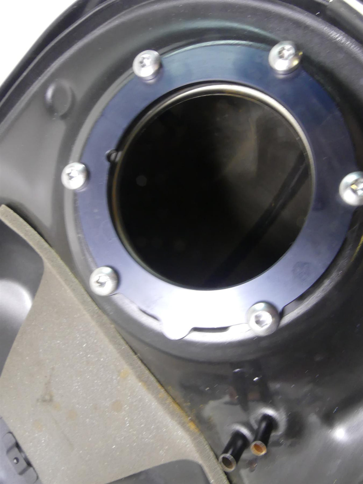 2015 Triumph 1050 Speed Triple R Phantom Black Fuel Tank & Cover T2405211 {{ shop.shopifyCountryName }} - Mototech271