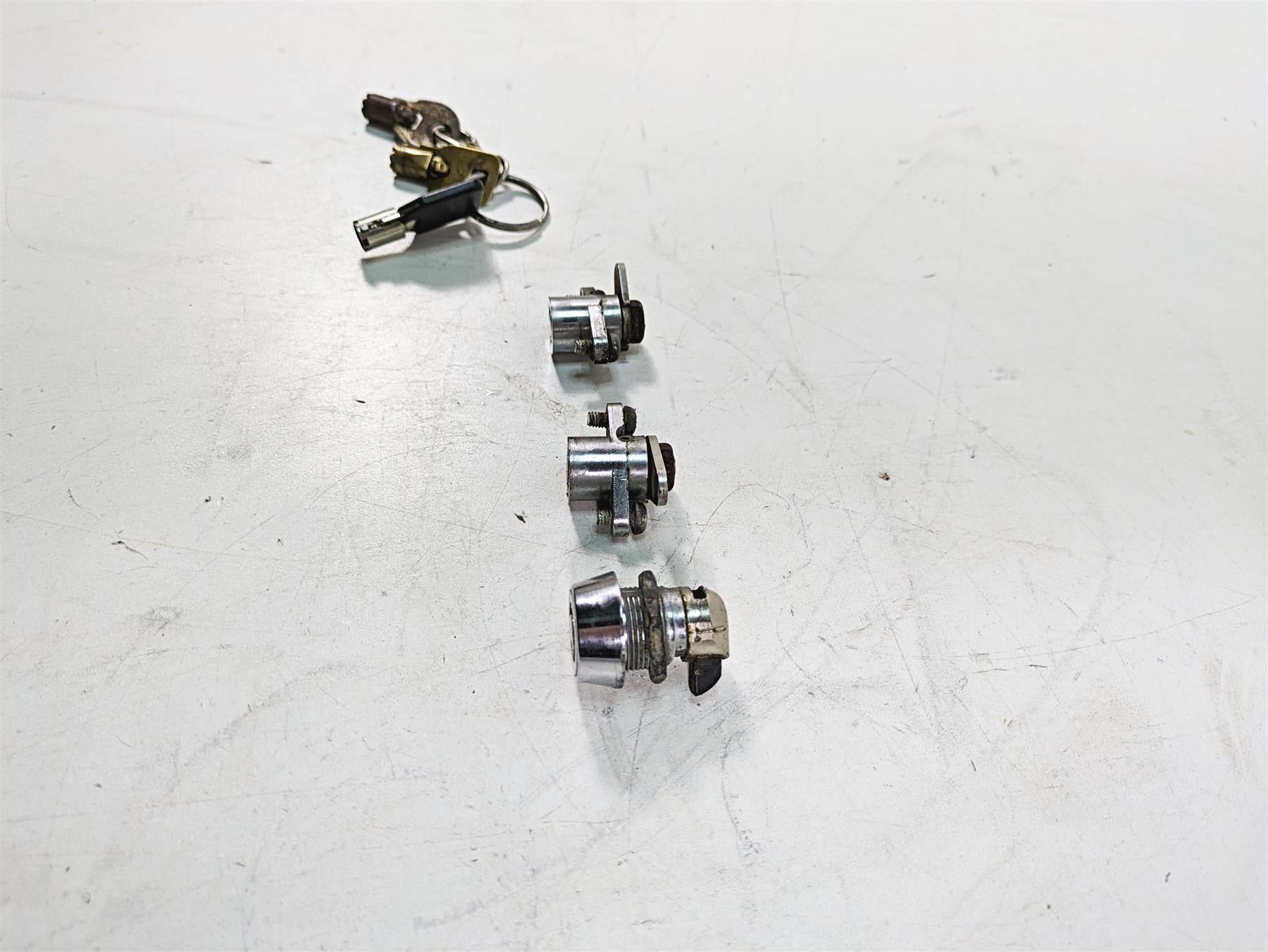 1999 Harley Touring FLHTC Electra Glide Tank Lid Bag Locks & 3 Keys 61029-92A {{ shop.shopifyCountryName }} - Mototech271