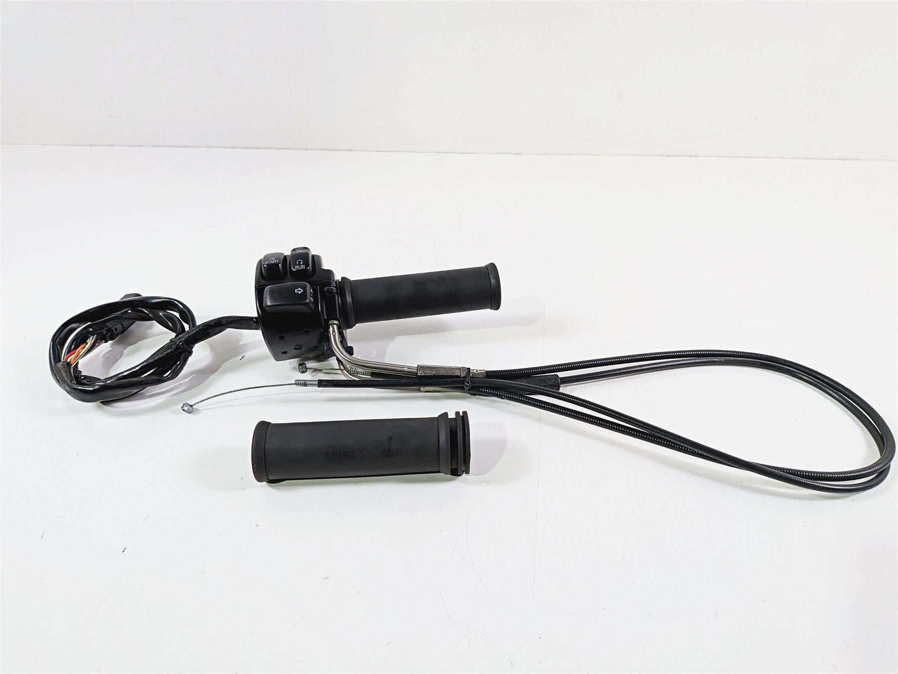 2013 Harley VRSCDX Night Rod Special Right Hand Start Throttle Control Switch 71684-06A-Mototech271