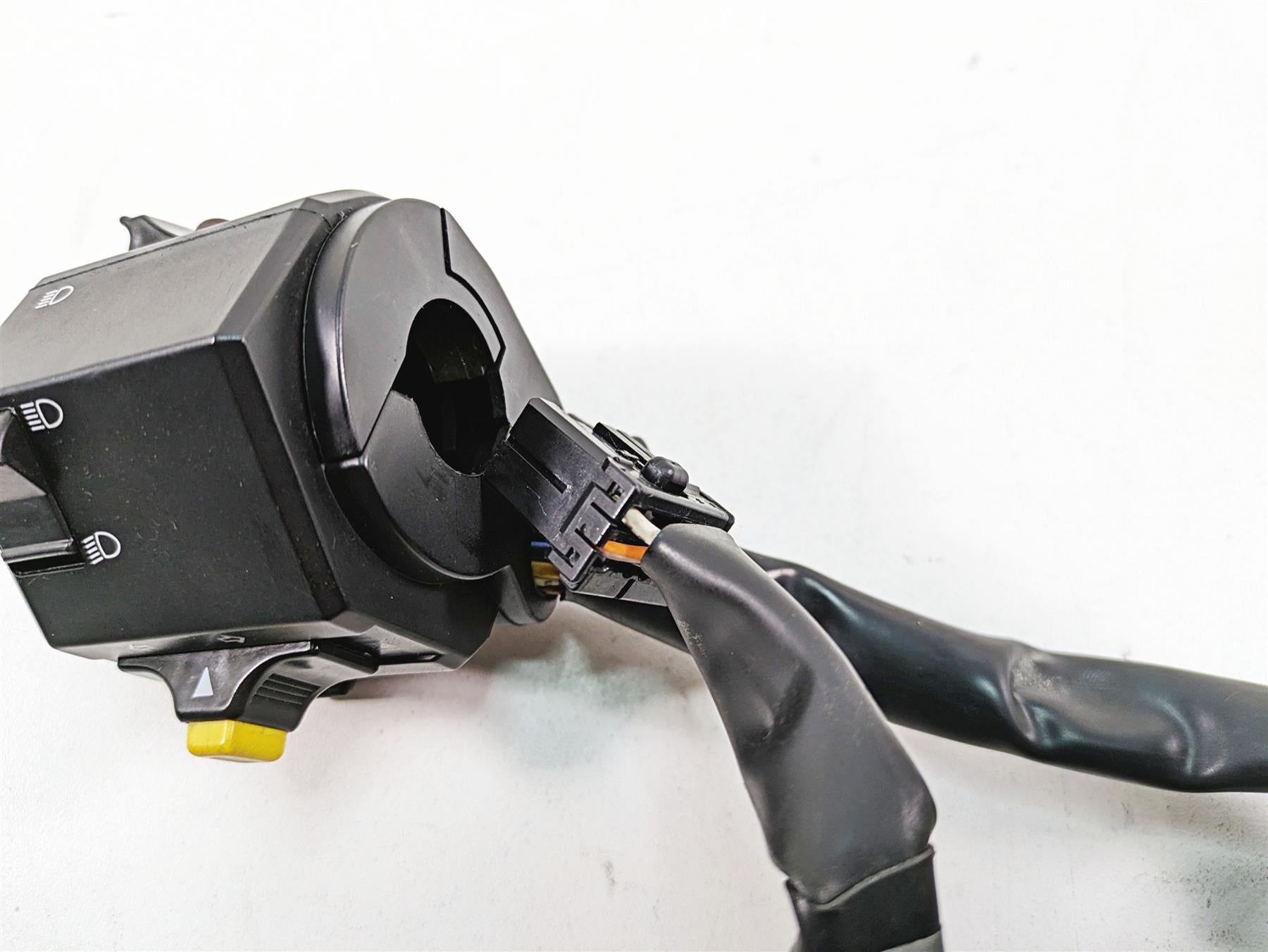 2008 Buell 1125 R Left Hand Turn Signal Blinker Horn Control Switch N0159.TB {{ shop.shopifyCountryName }} - Mototech271