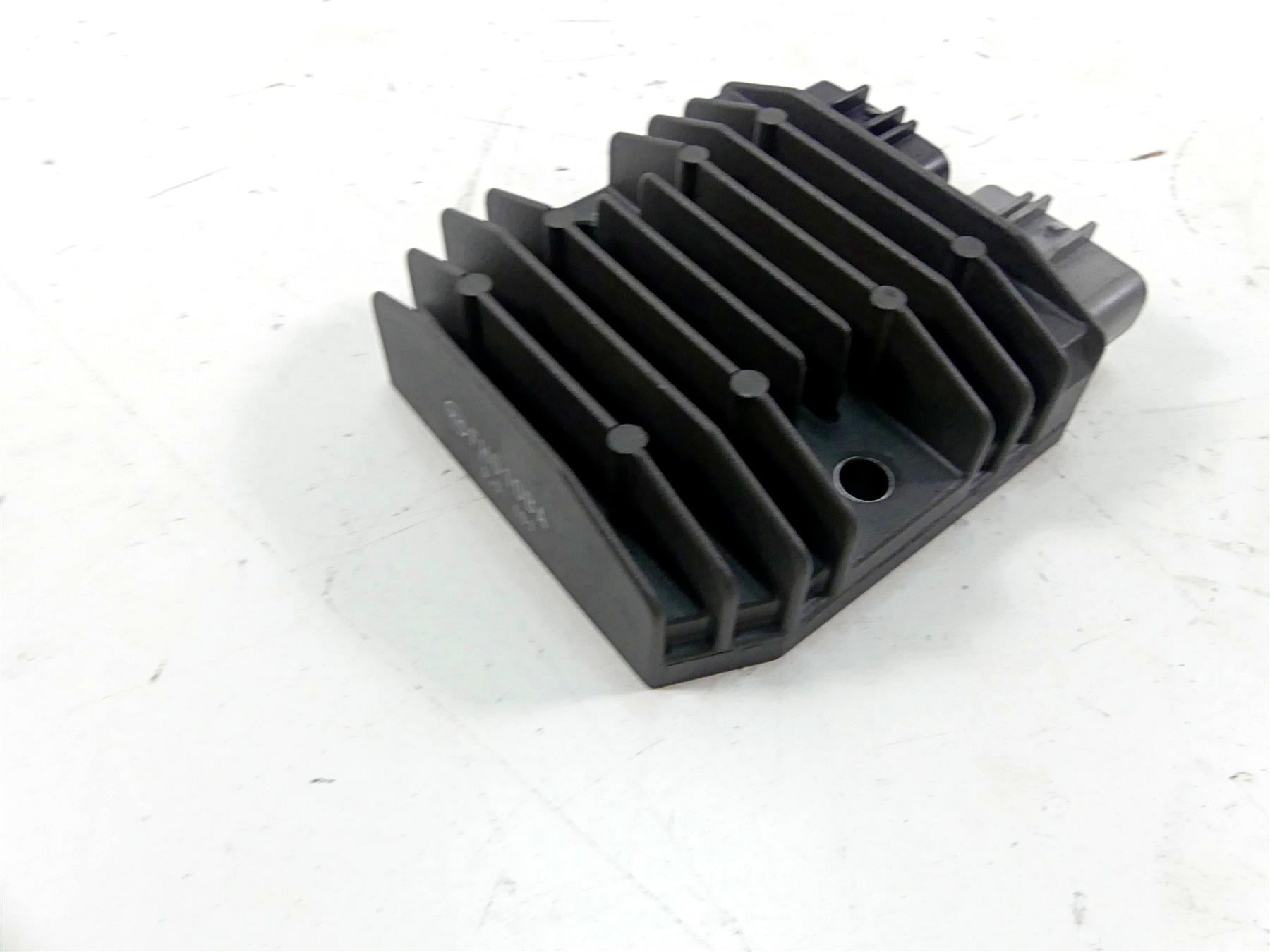 2010 Kawasaki ZX1400 ZX14 R Ninja Rectifier Voltage Regulator FH010BA 21066-0008 {{ shop.shopifyCountryName }} - Mototech271