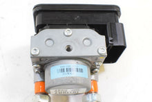 Load image into Gallery viewer, 2017 Indian Chieftain Dark Horse Abs Brake Module Pump &amp; Bracket 2204981 | Mototech271
