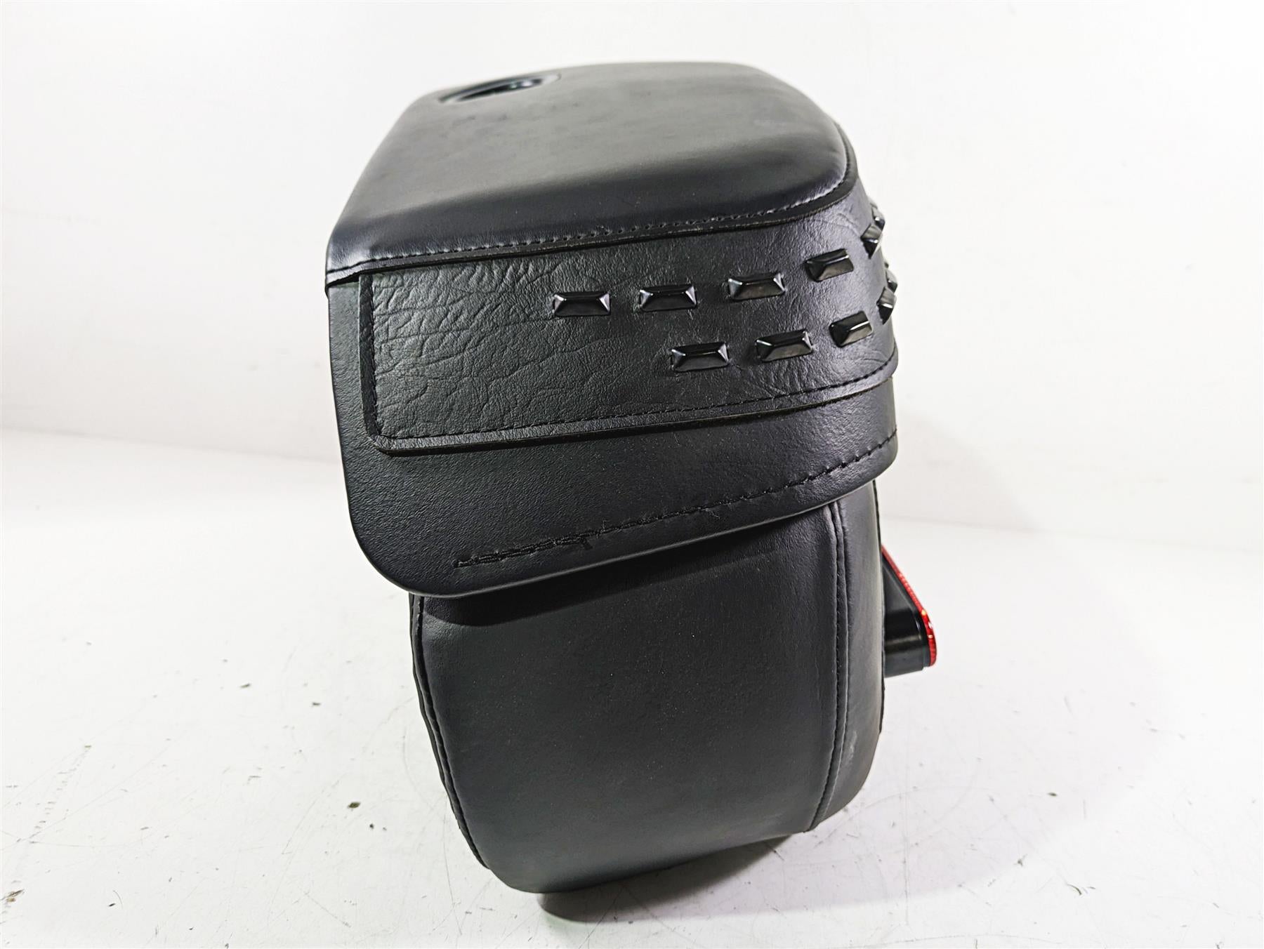 2019 Harley FLHCS Softail Heritage Right Saddle Bag Saddlebag 90201436 {{ shop.shopifyCountryName }} - Mototech271