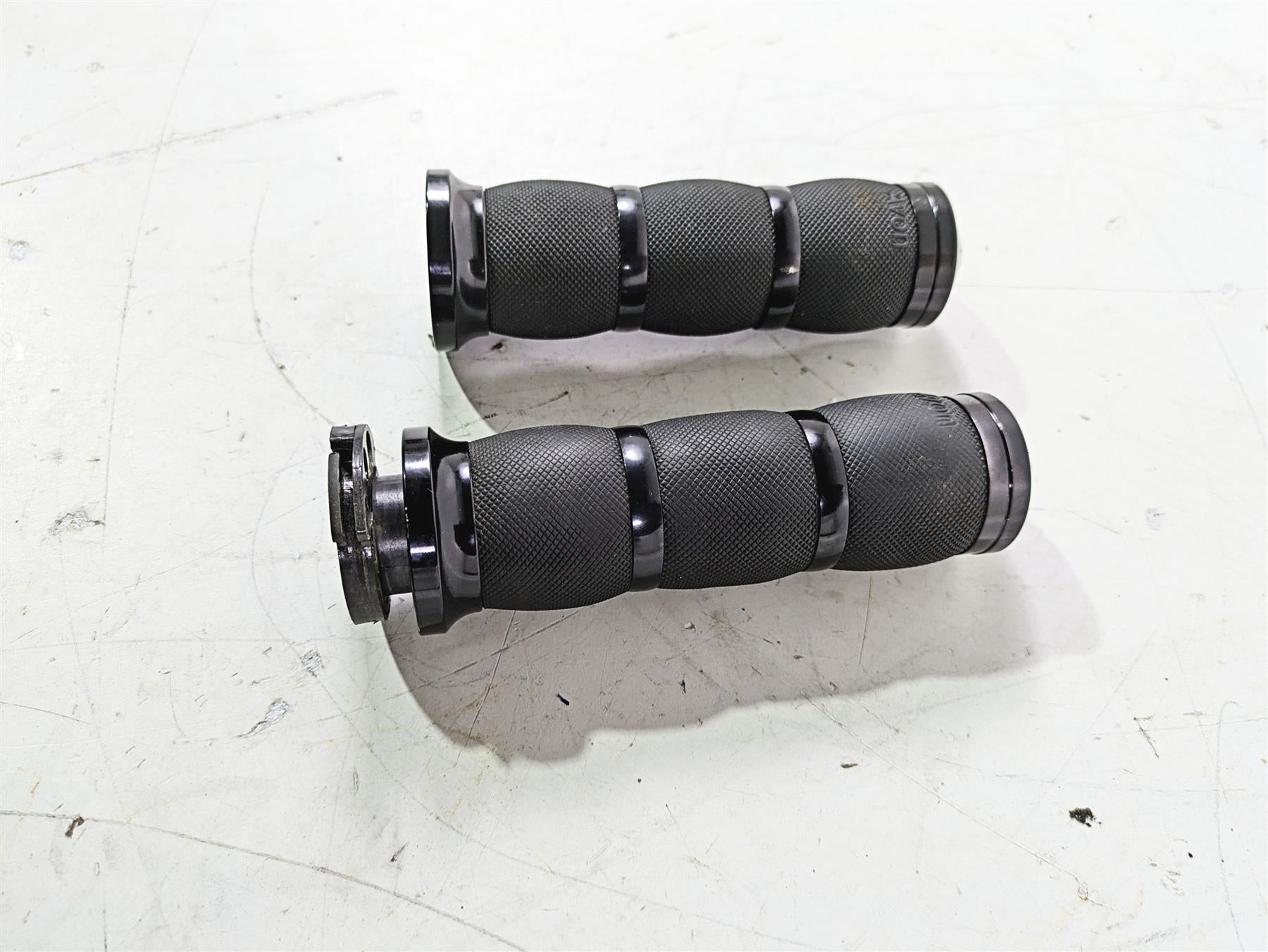 2016 Suzuki GSXR1000 Avon Air Cushion Anodized Grip Set AIR-90 {{ shop.shopifyCountryName }} - Mototech271