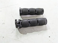 Load image into Gallery viewer, 2016 Suzuki GSXR1000 Avon Air Cushion Anodized Grip Set AIR-90 | Mototech271

