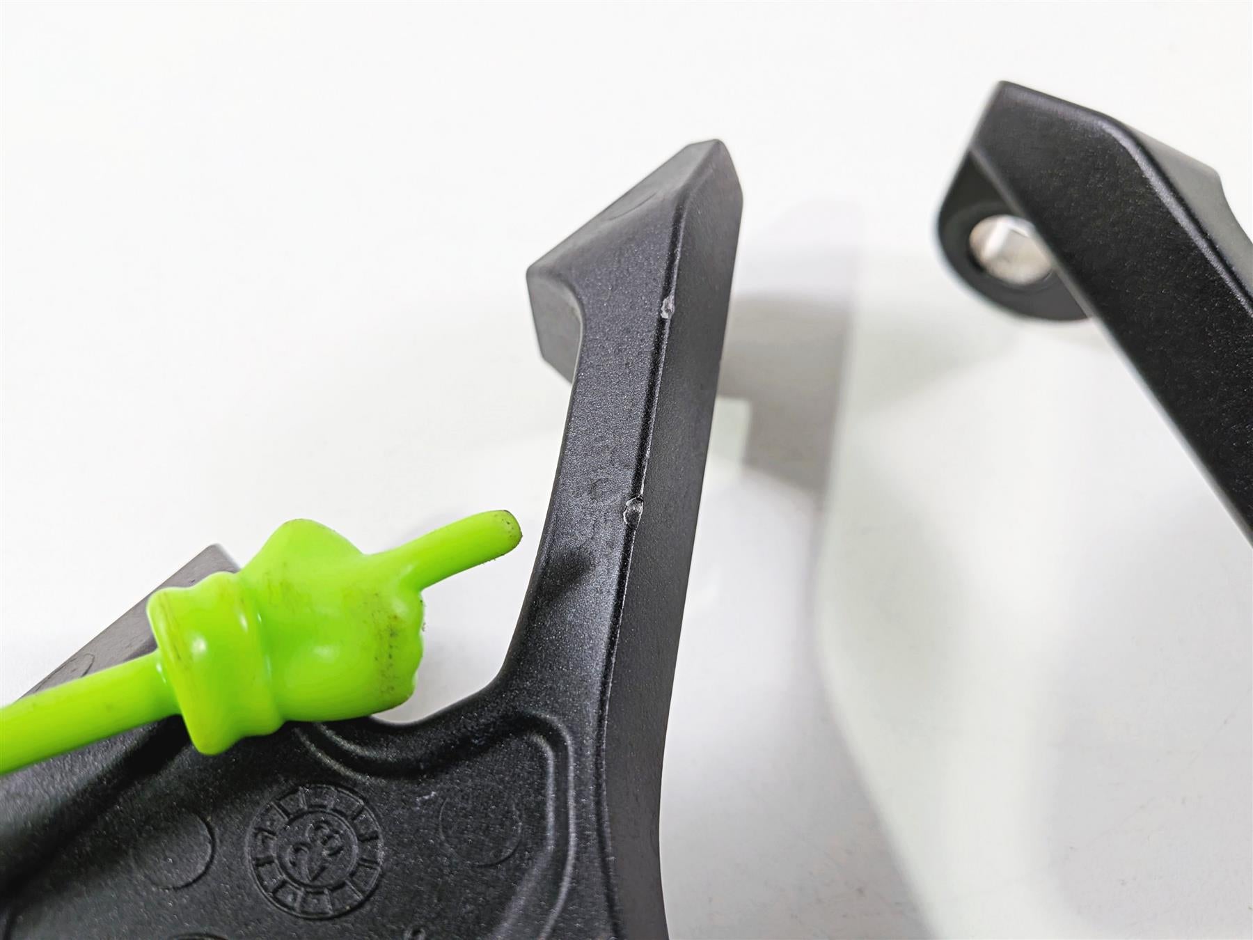2024 Kawasaki EX500 Ninja 40th An. Rear Passenger Foot Peg 35063-1408 35063-1409 {{ shop.shopifyCountryName }} - Mototech271